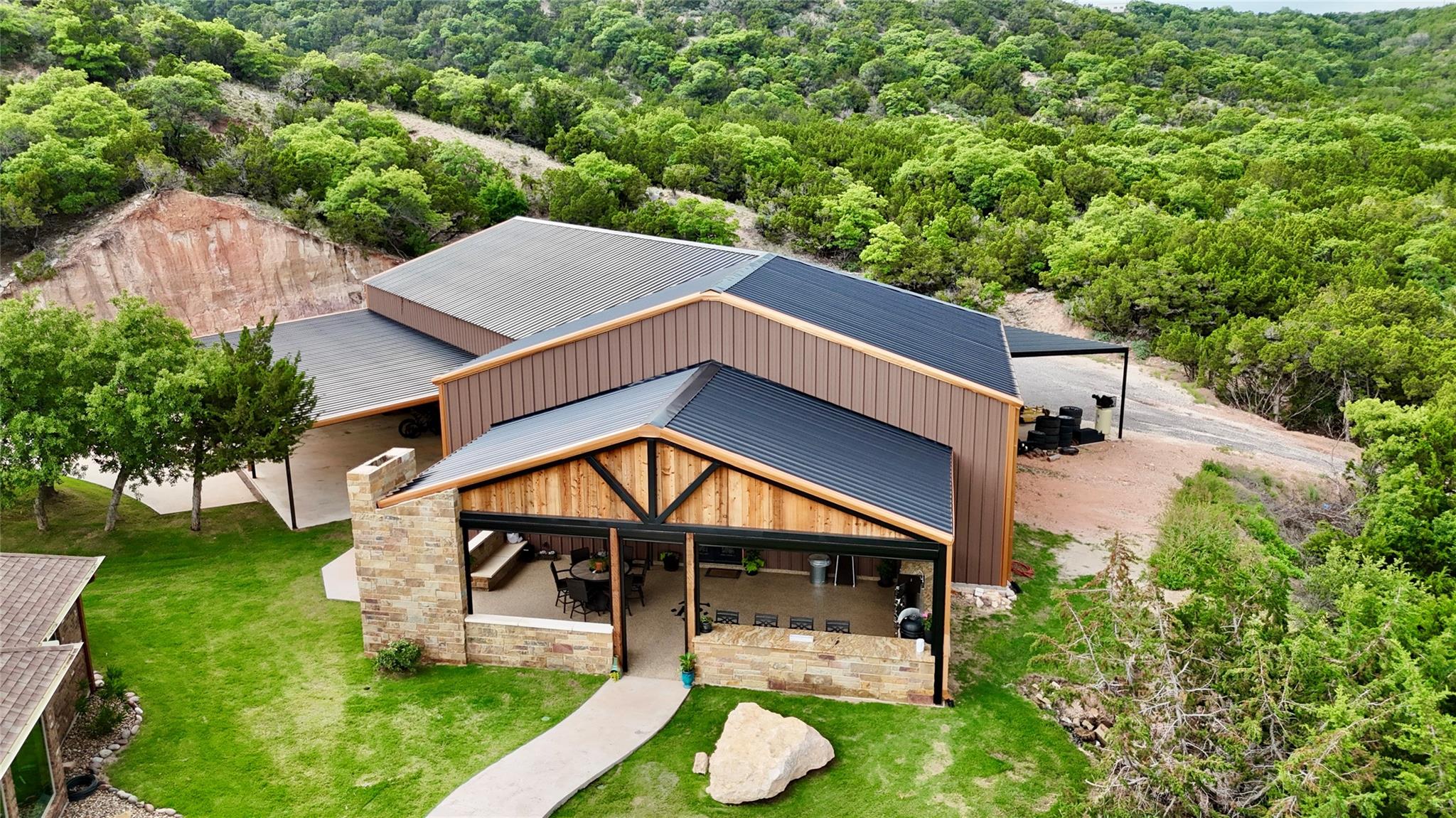 main property photo 30