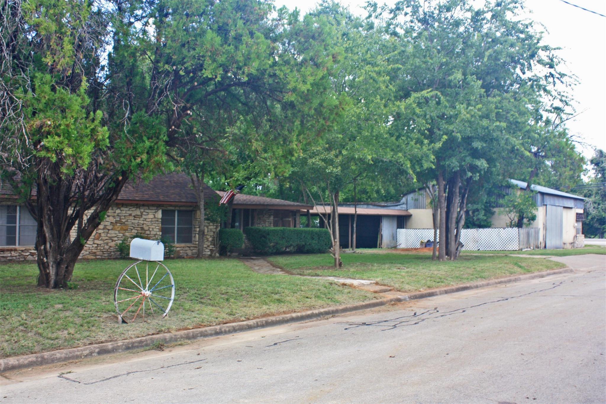 main property photo 28