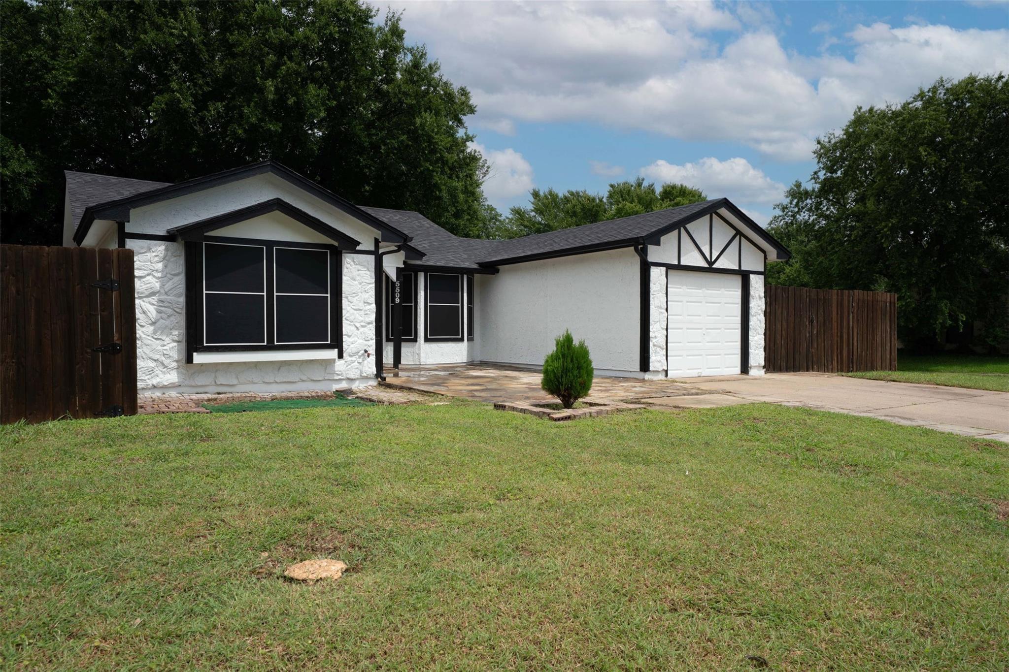 property viewer photo 1