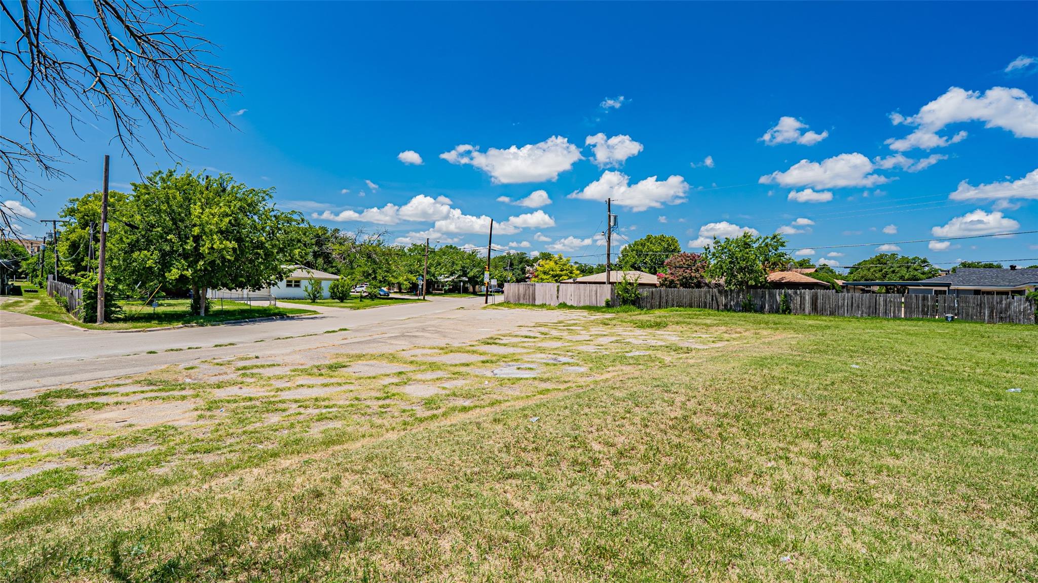 main property photo 17