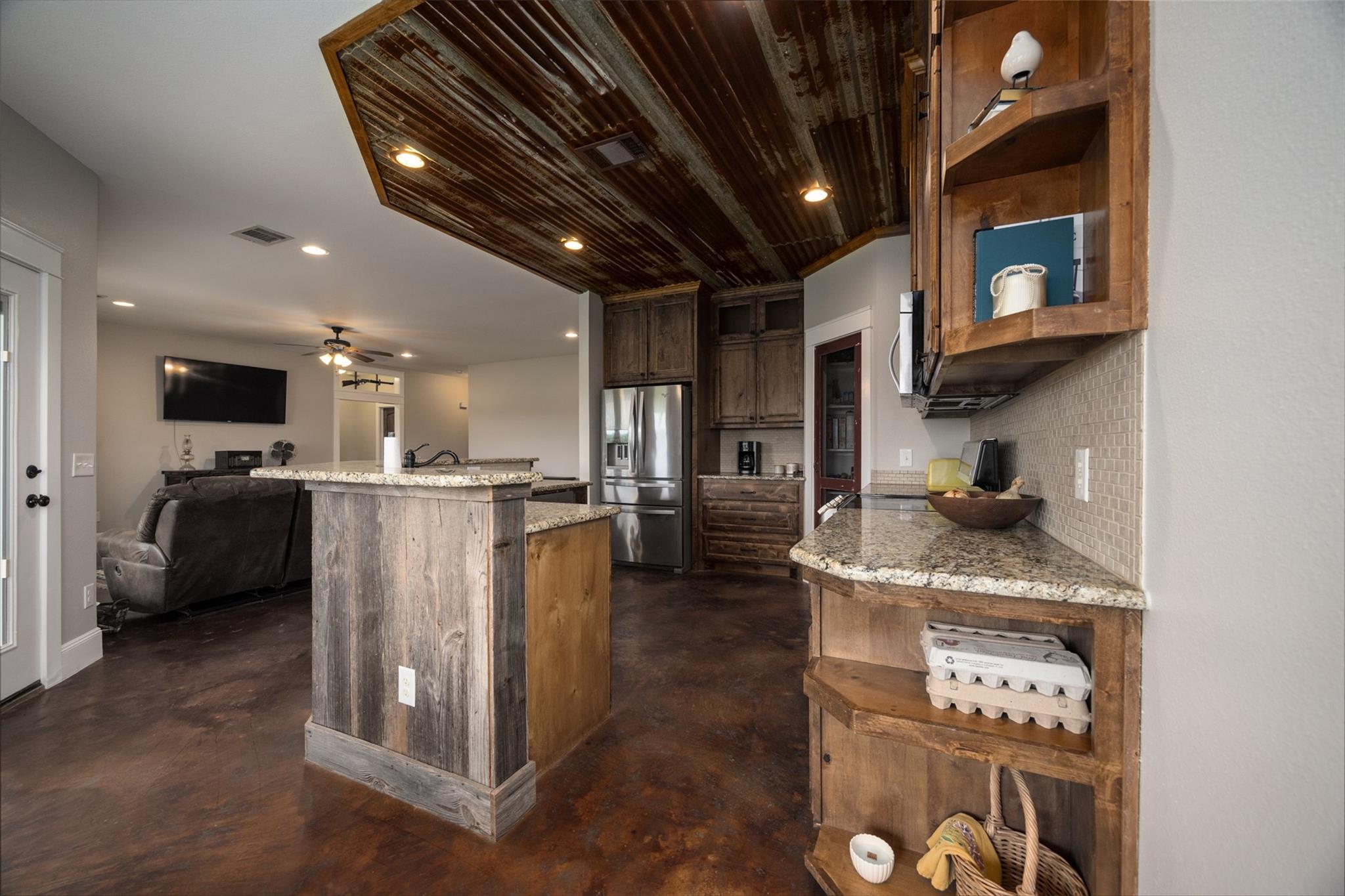 main property photo 7