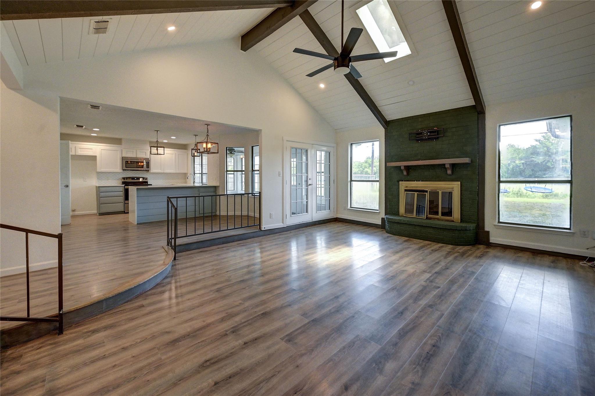 property viewer photo 3