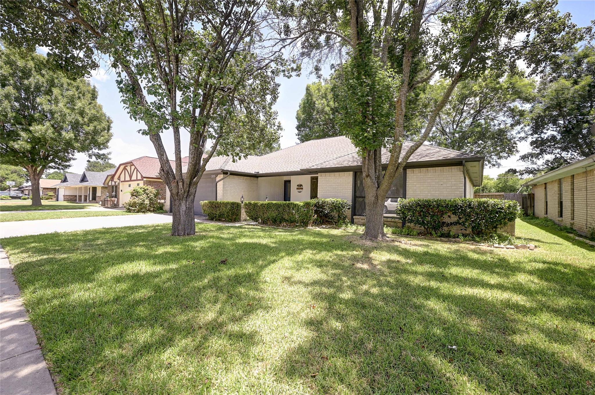 property viewer photo 36