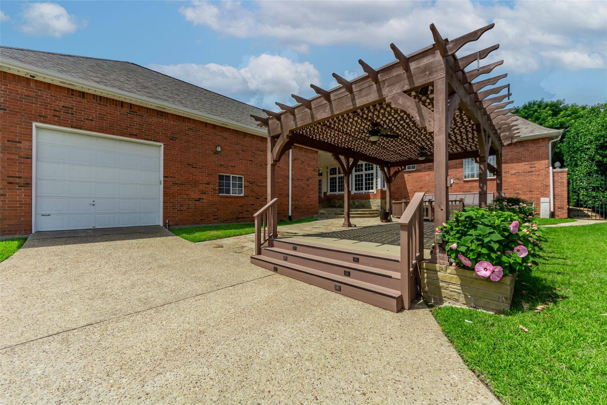 main property photo 32