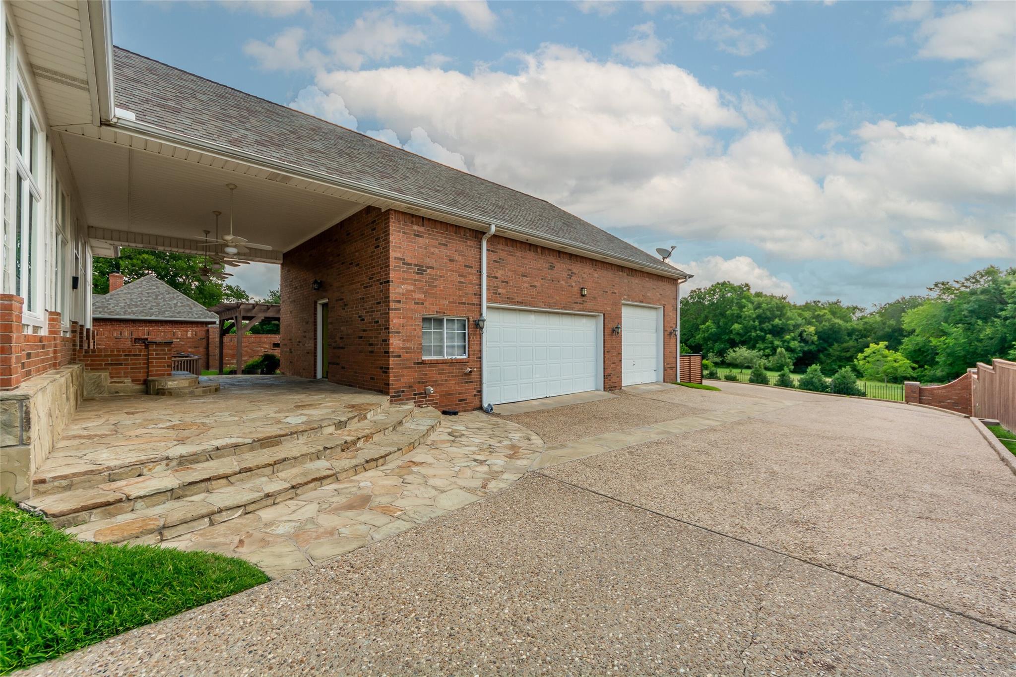 main property photo 34
