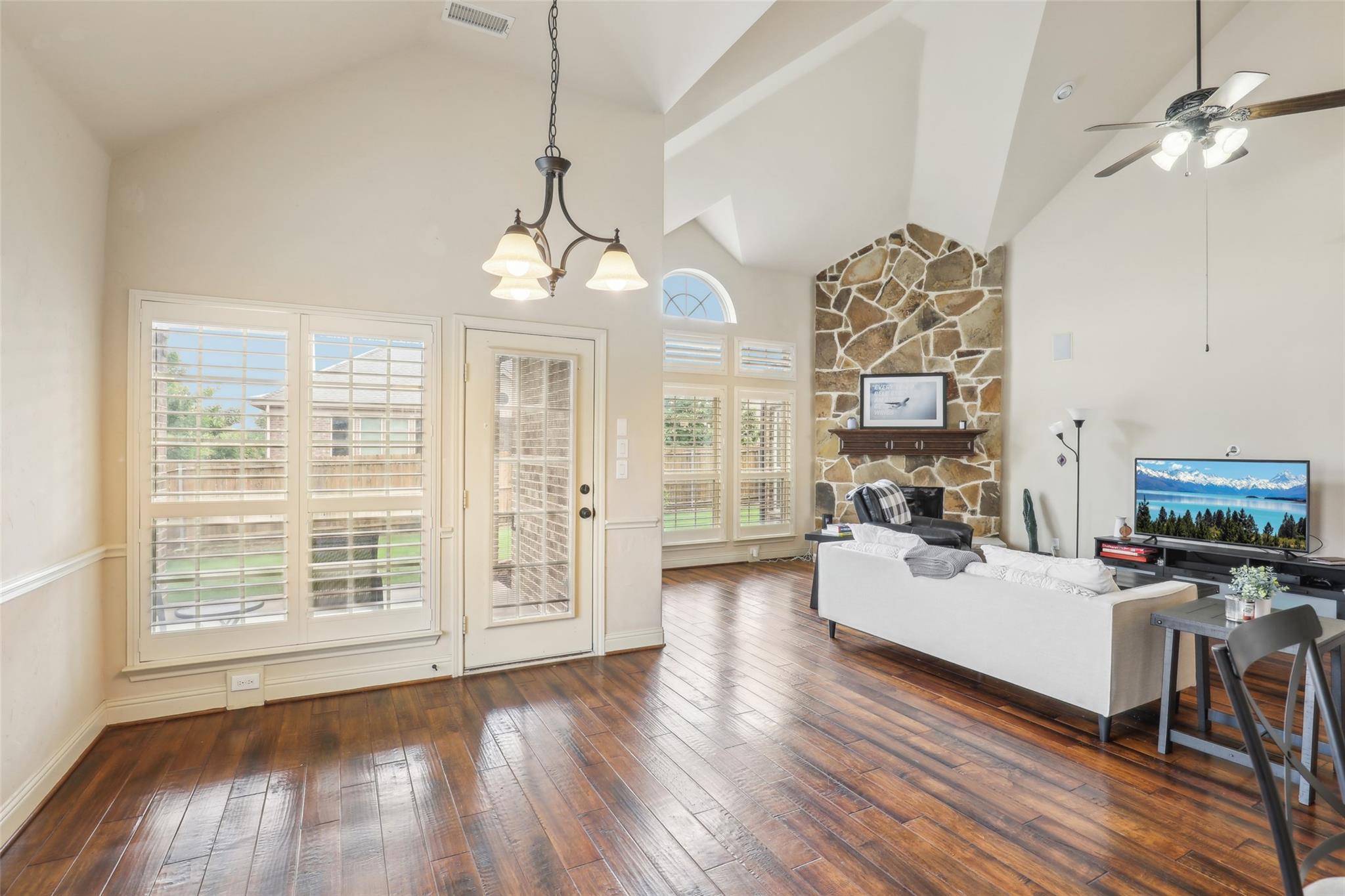 property viewer photo 5