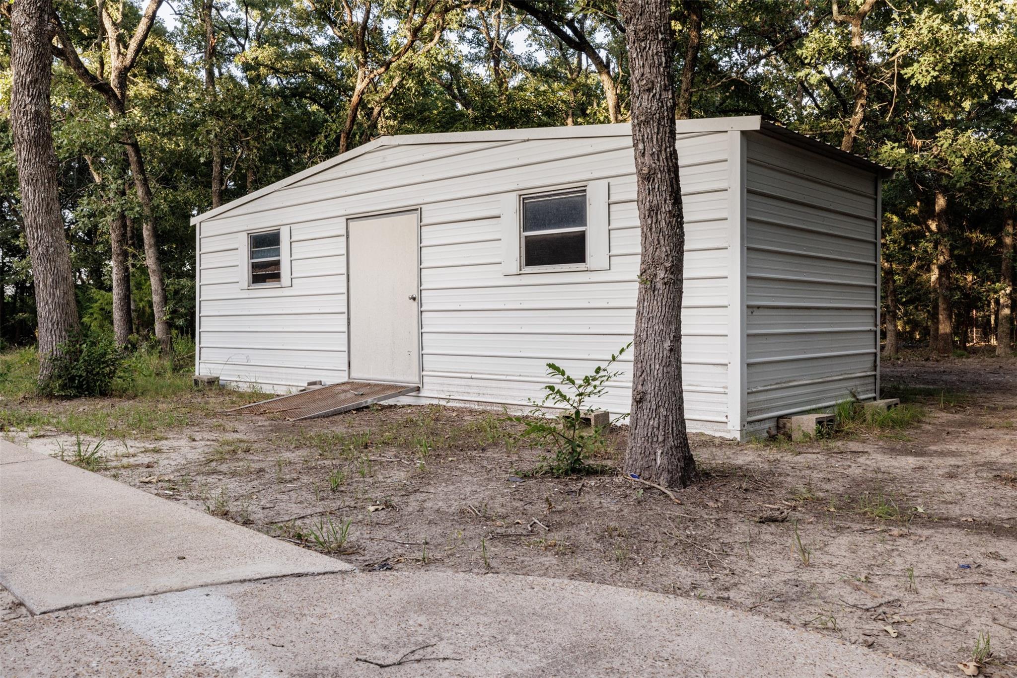 main property photo 32