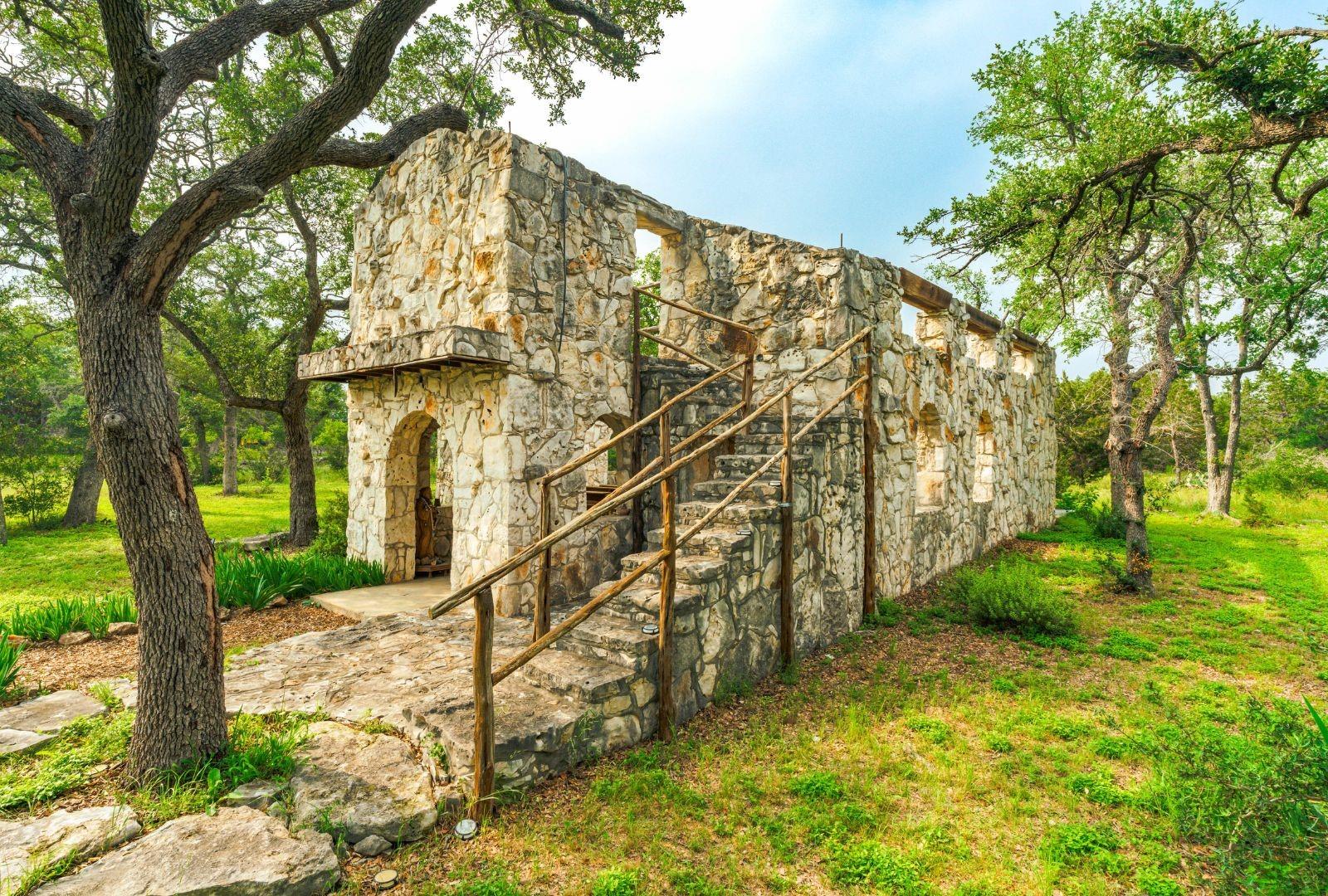 main property photo 28