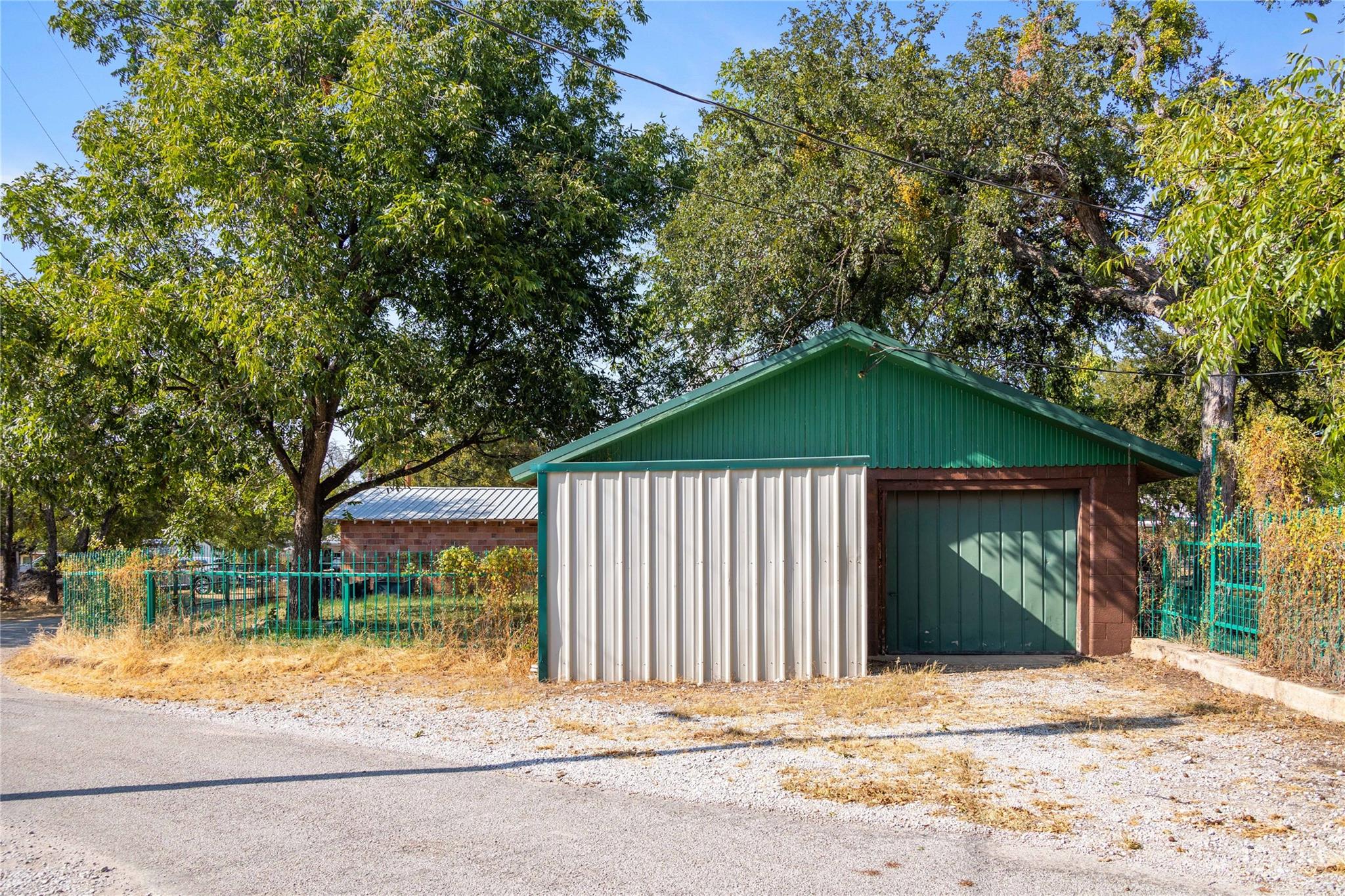 main property photo 33