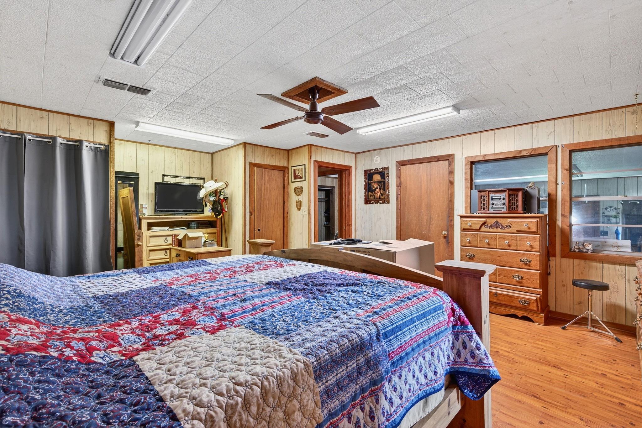 main property photo 31