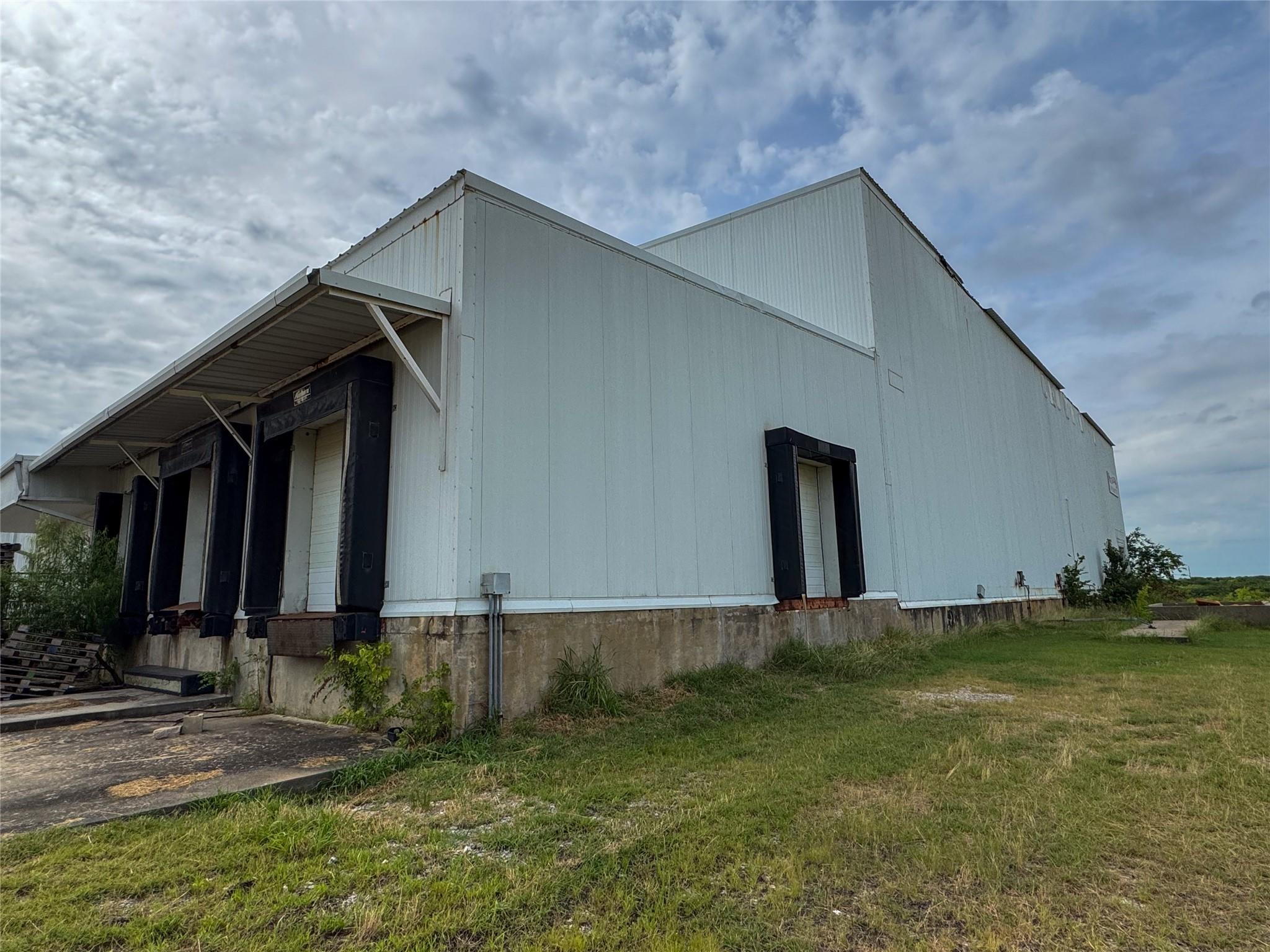 main property photo 17