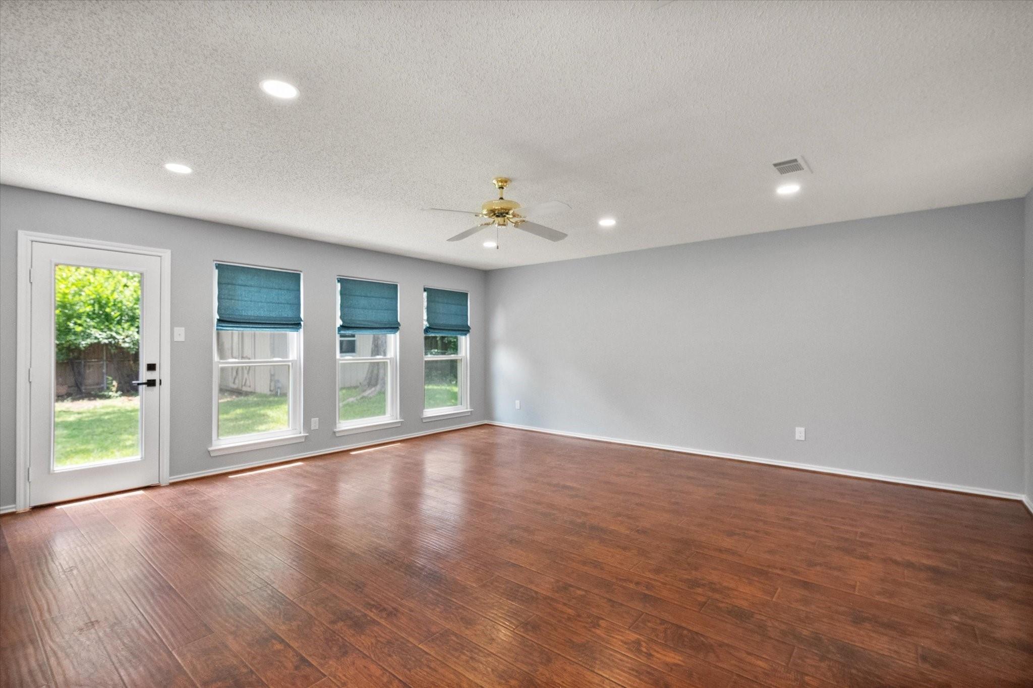 property viewer photo 3