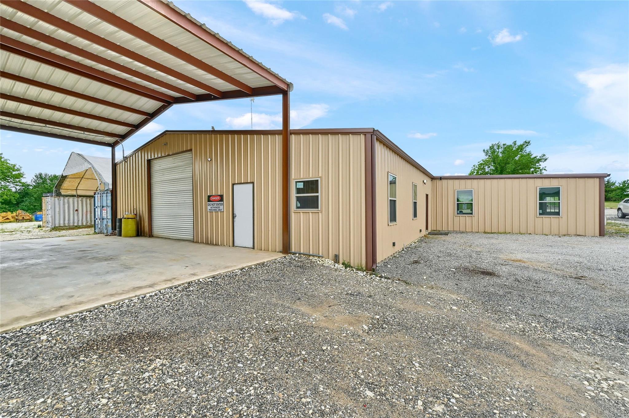 main property photo 14