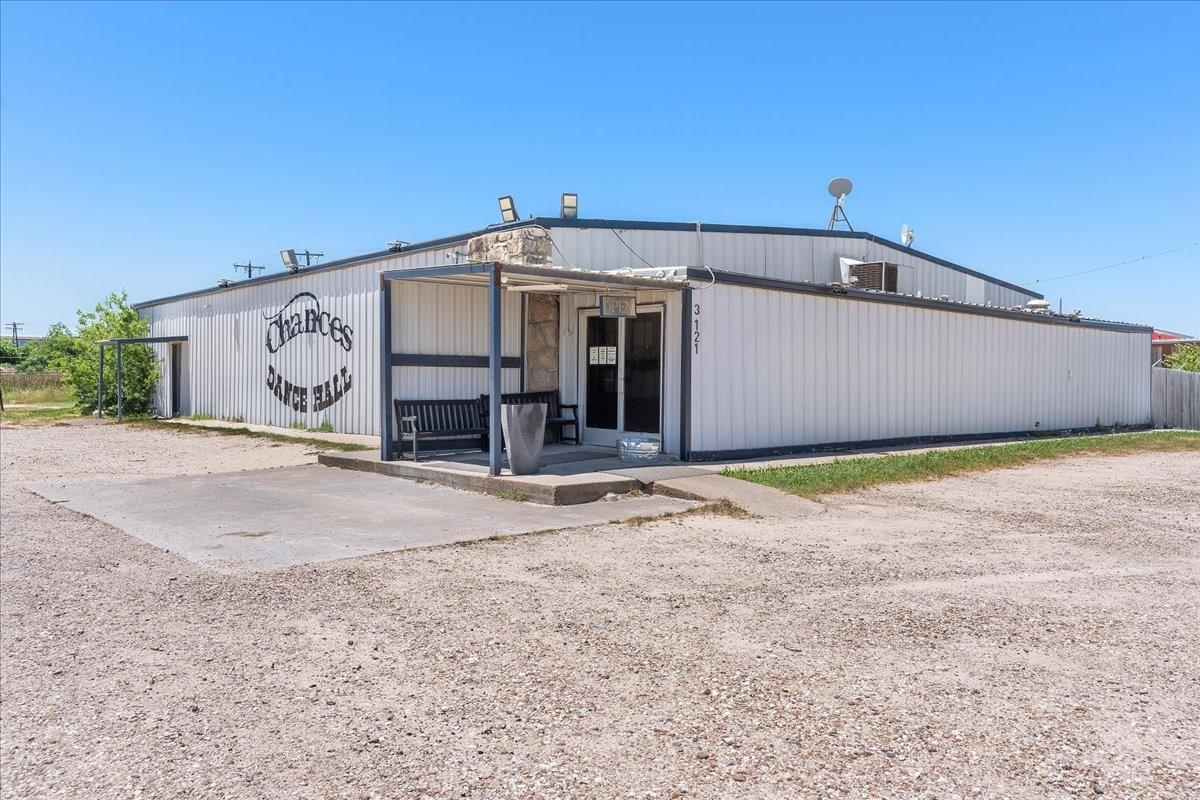 main property photo 28
