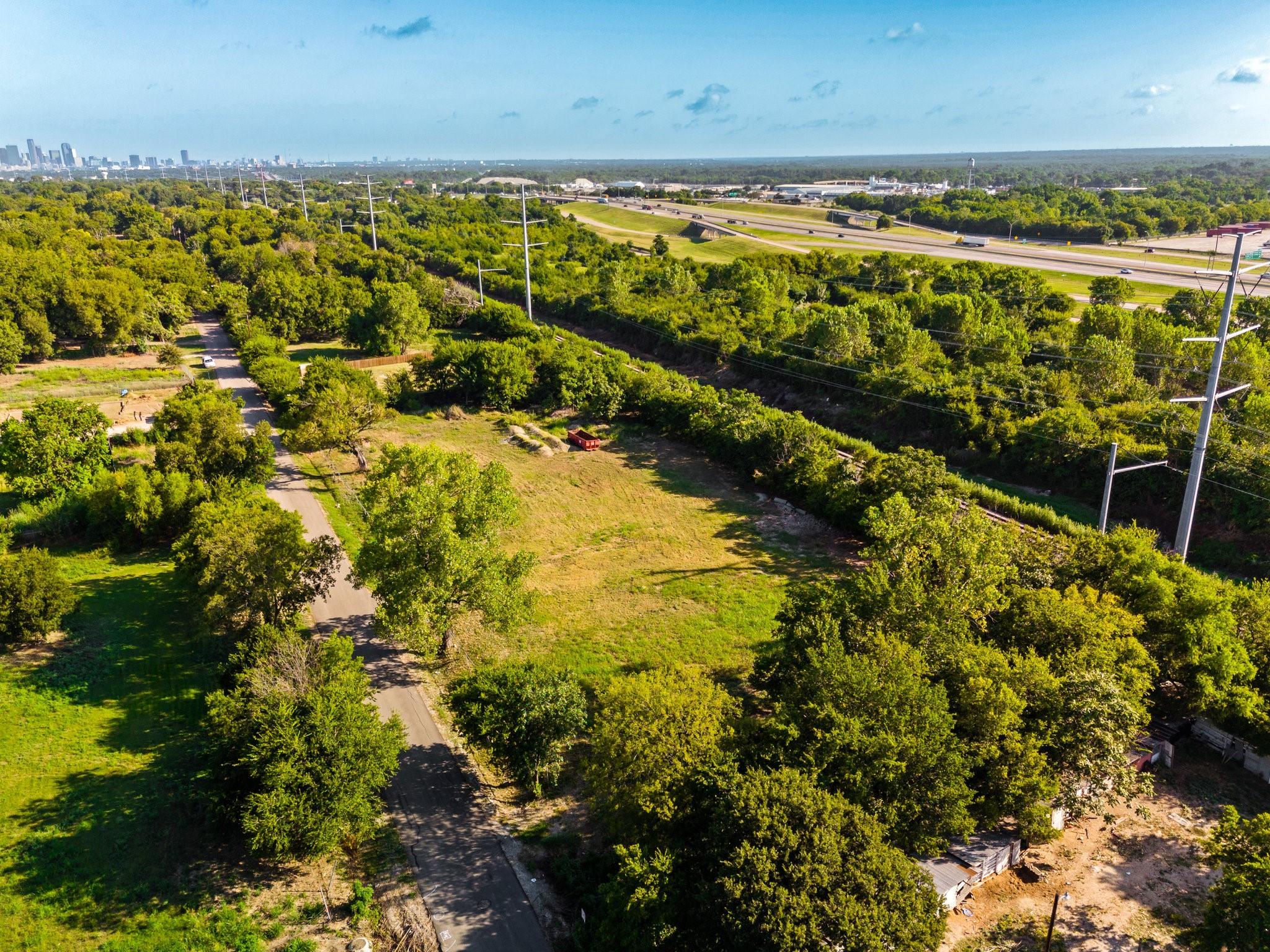 main property photo 16
