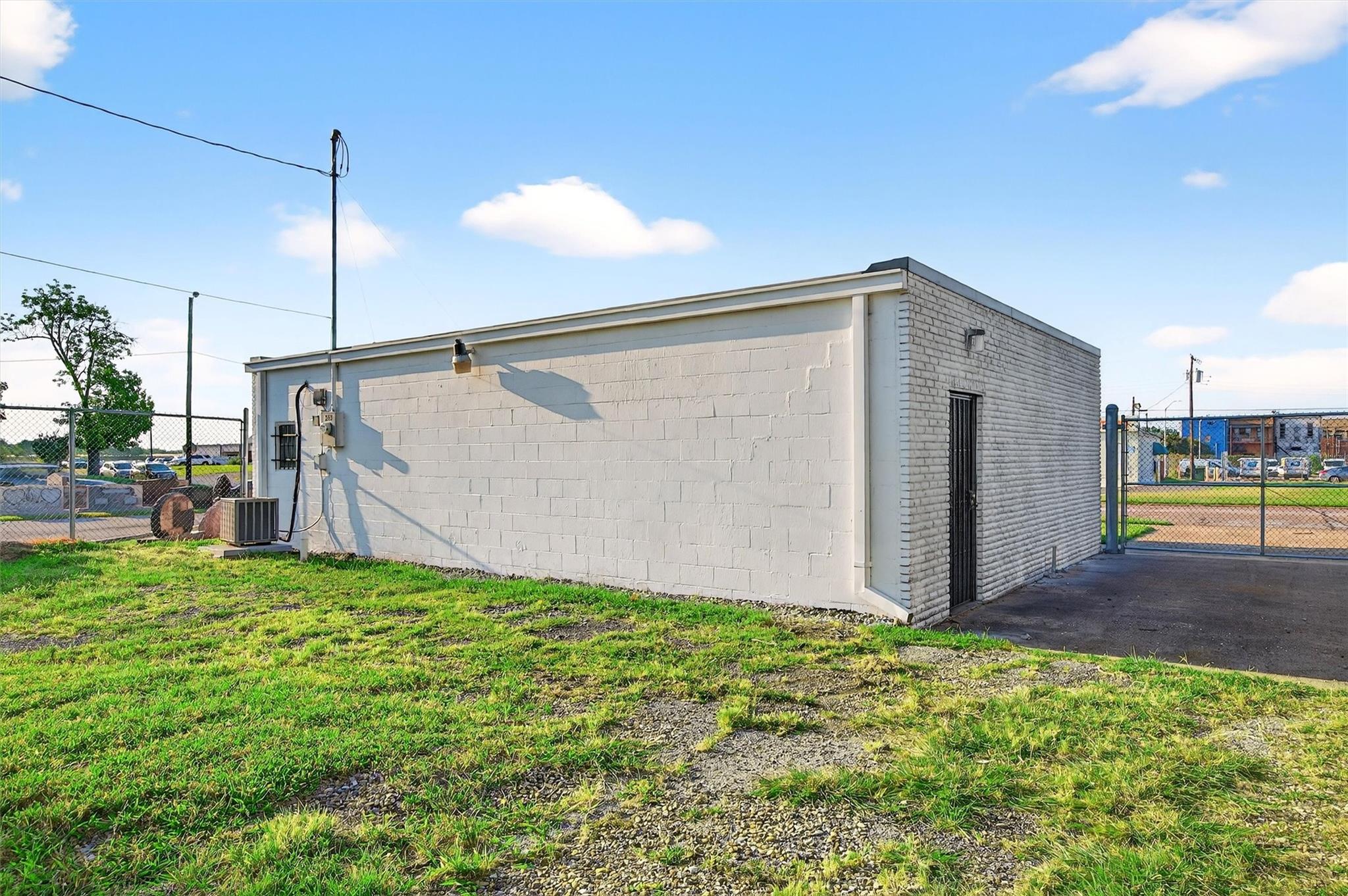 main property photo 12