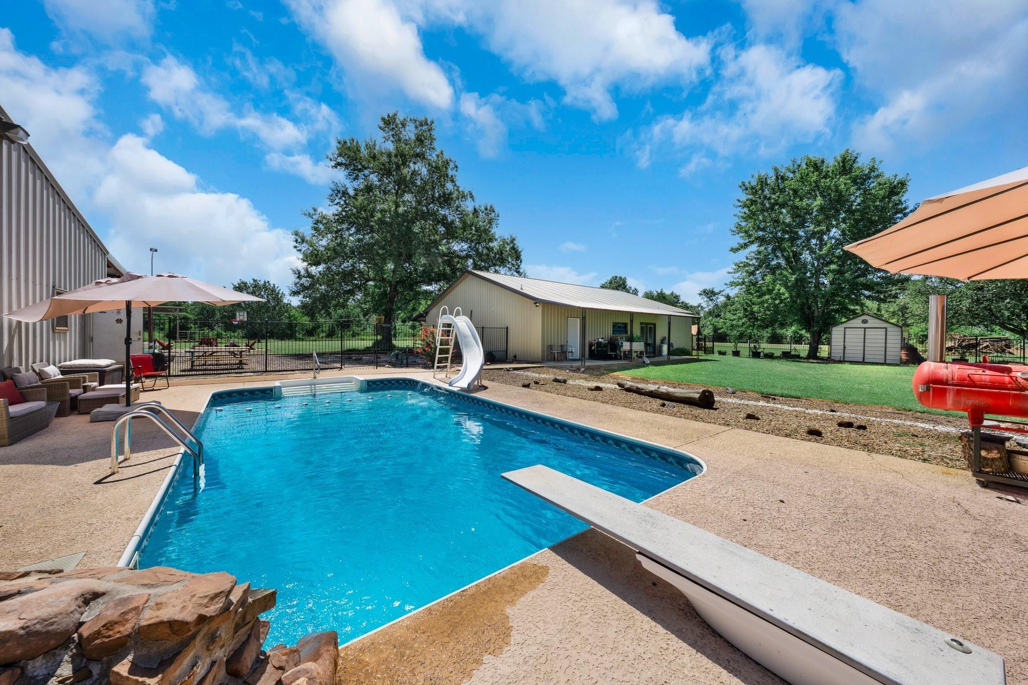 main property photo 8
