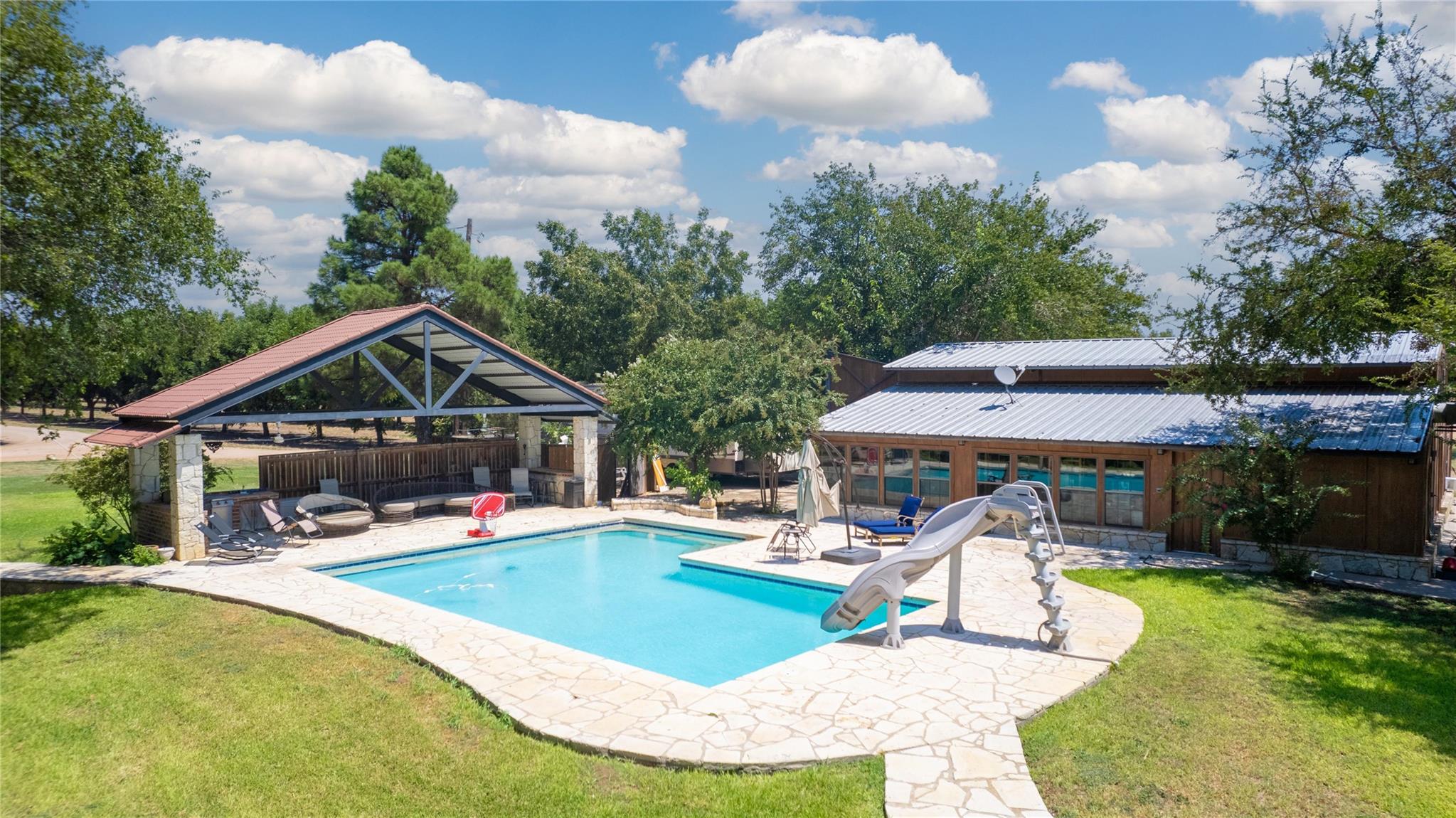 main property photo 19