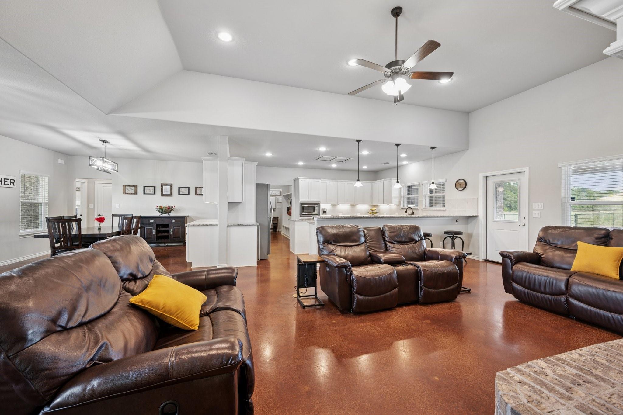 main property photo 9