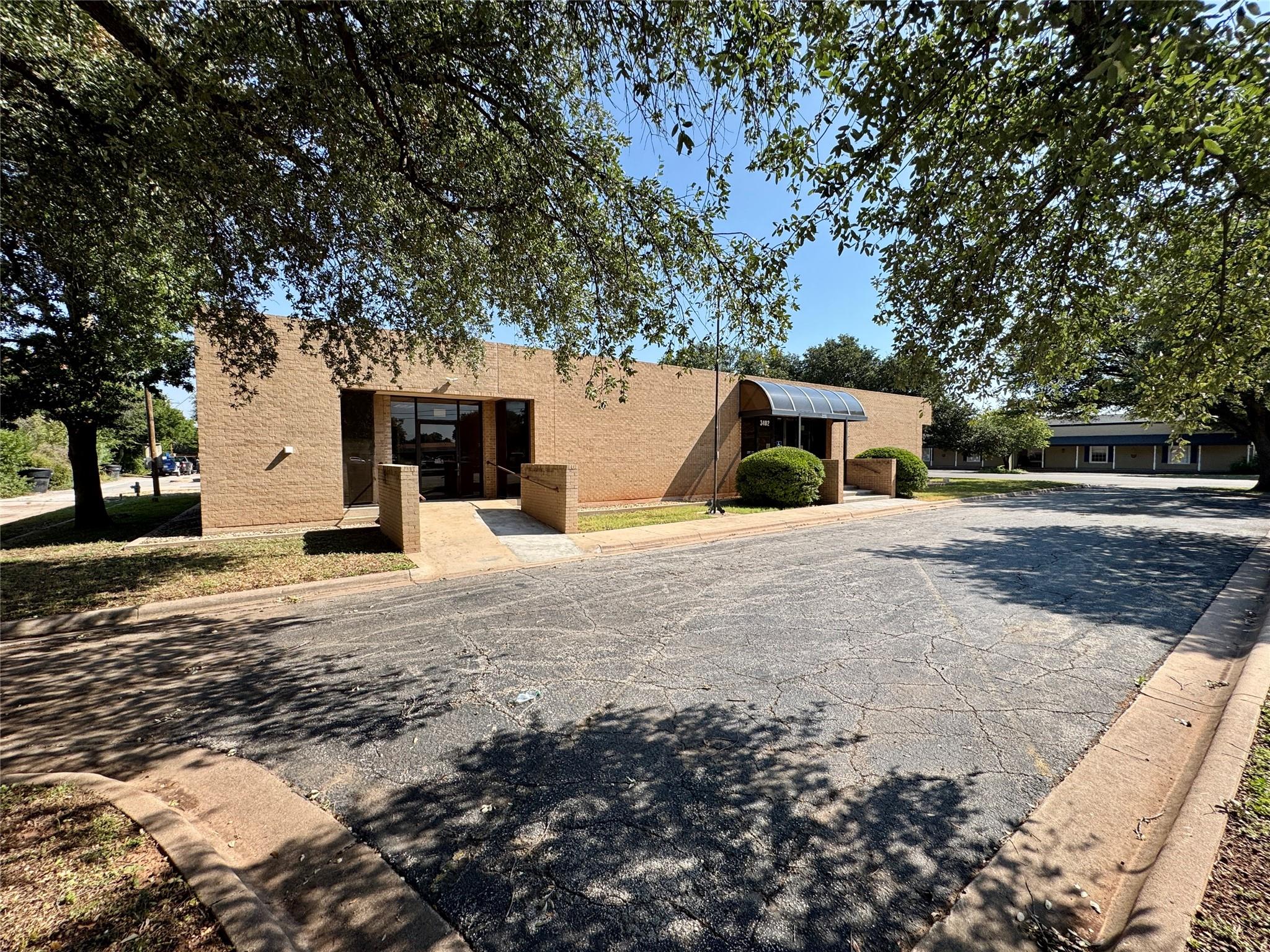 main property photo 30