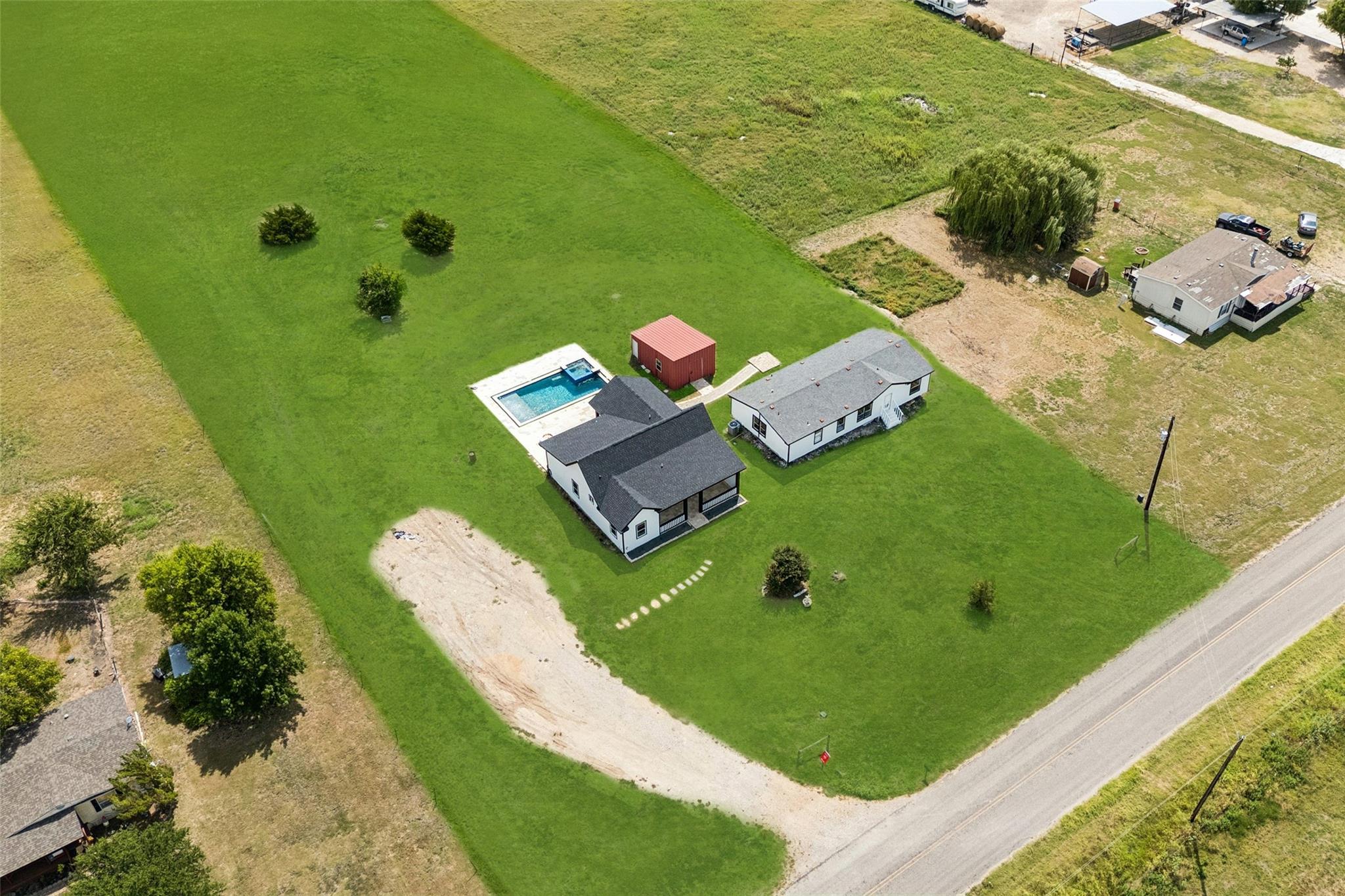 main property photo 27