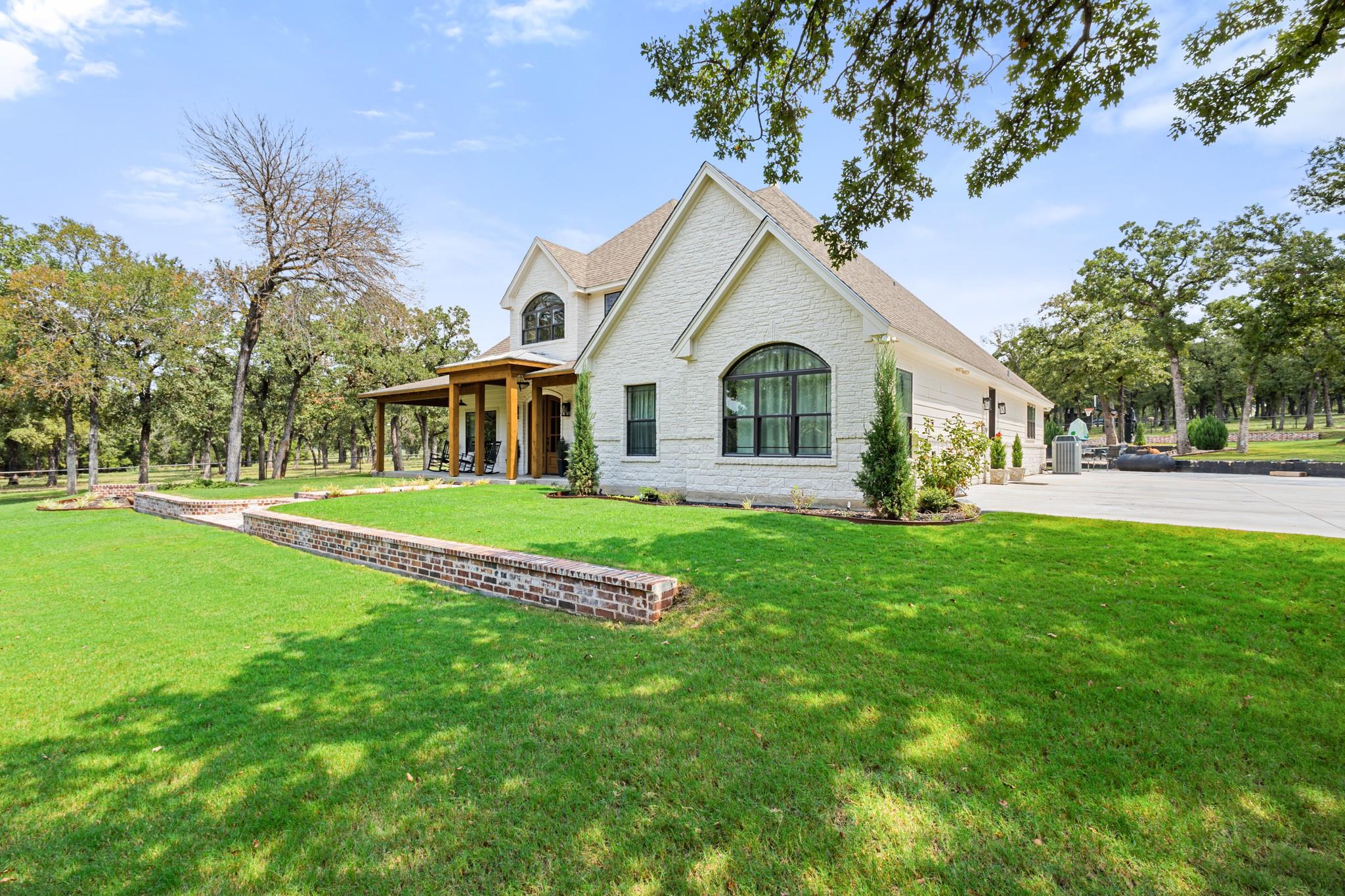 main property photo 6