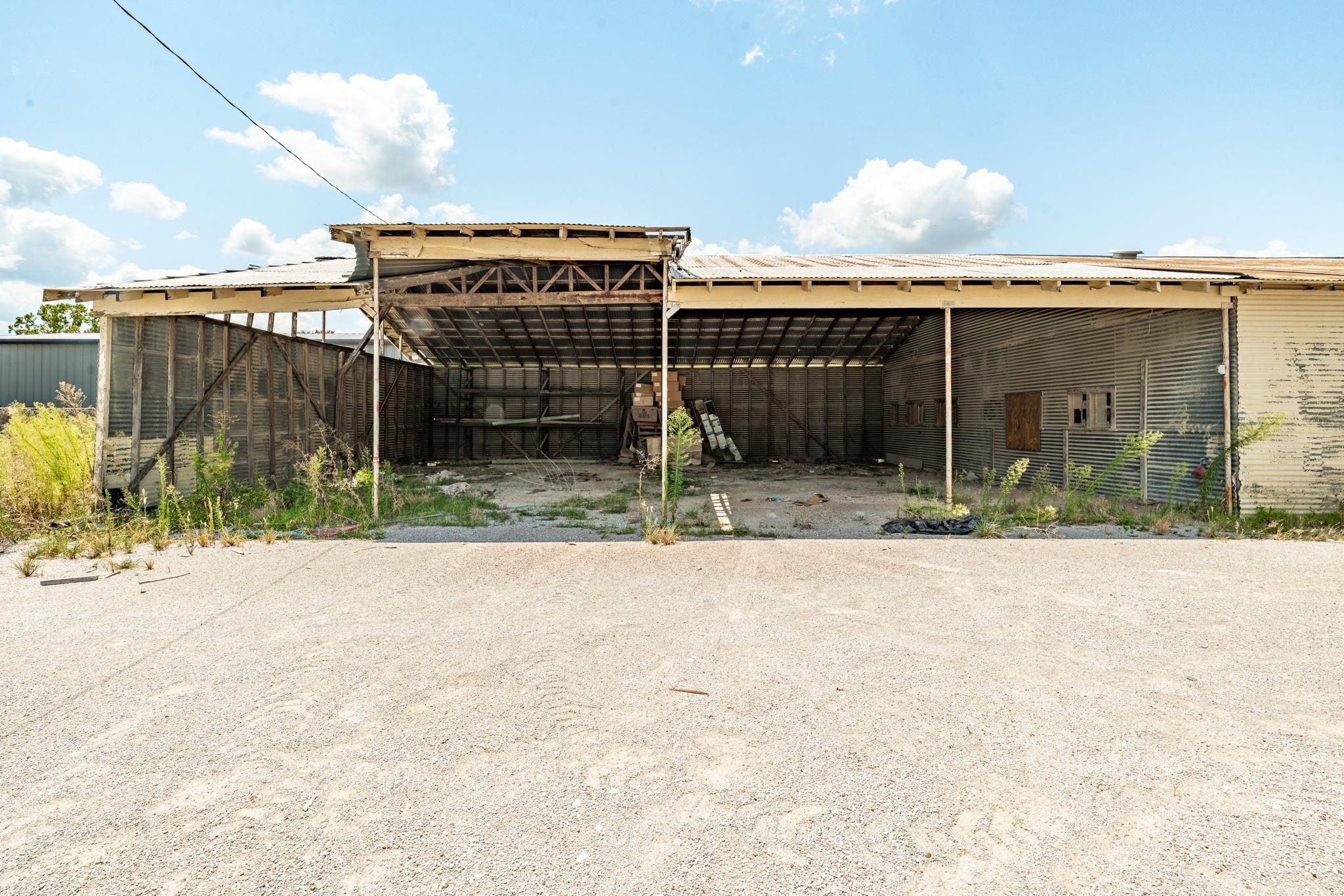 main property photo 28