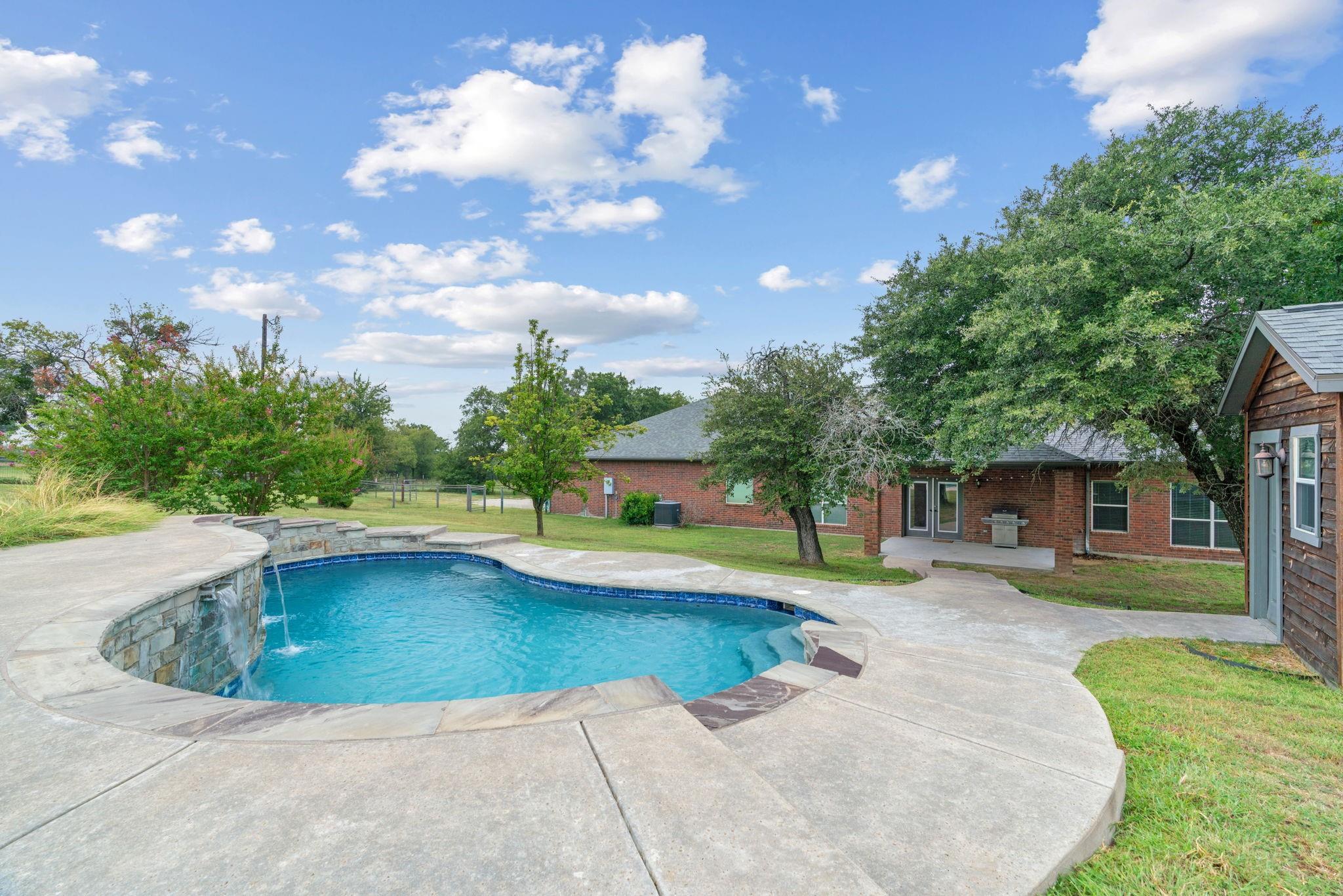 main property photo 28