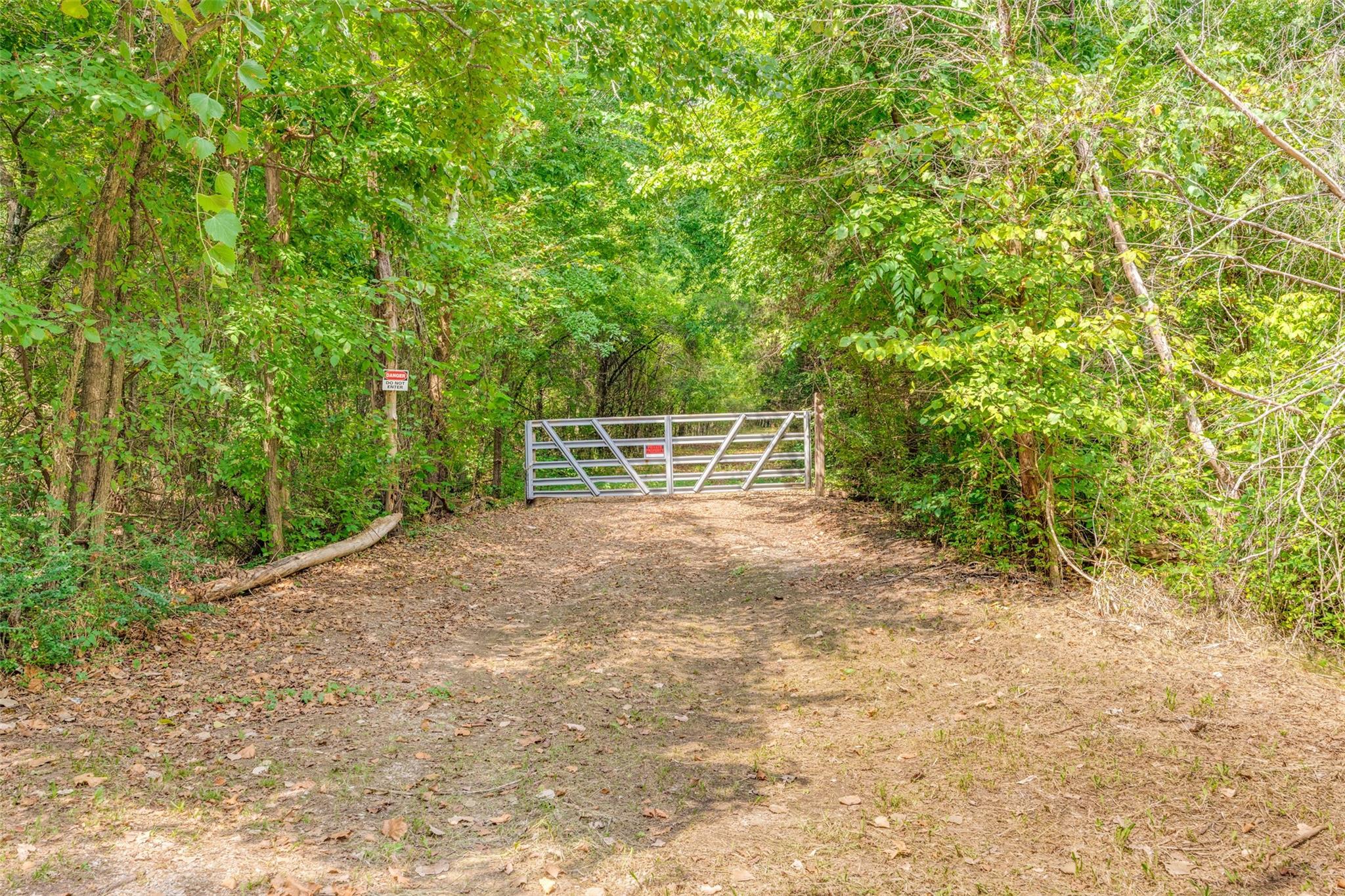 main property photo 8