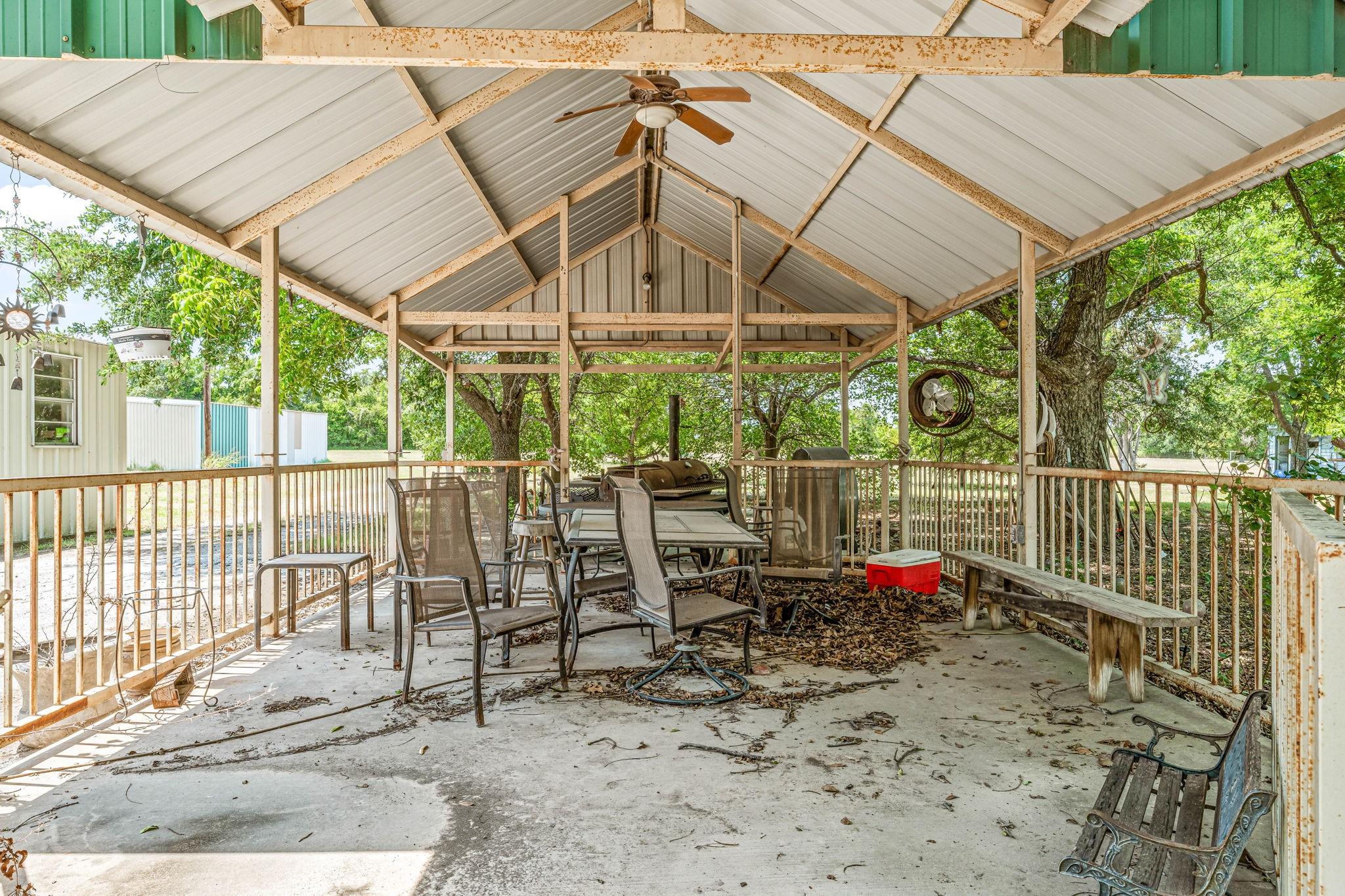 main property photo 28