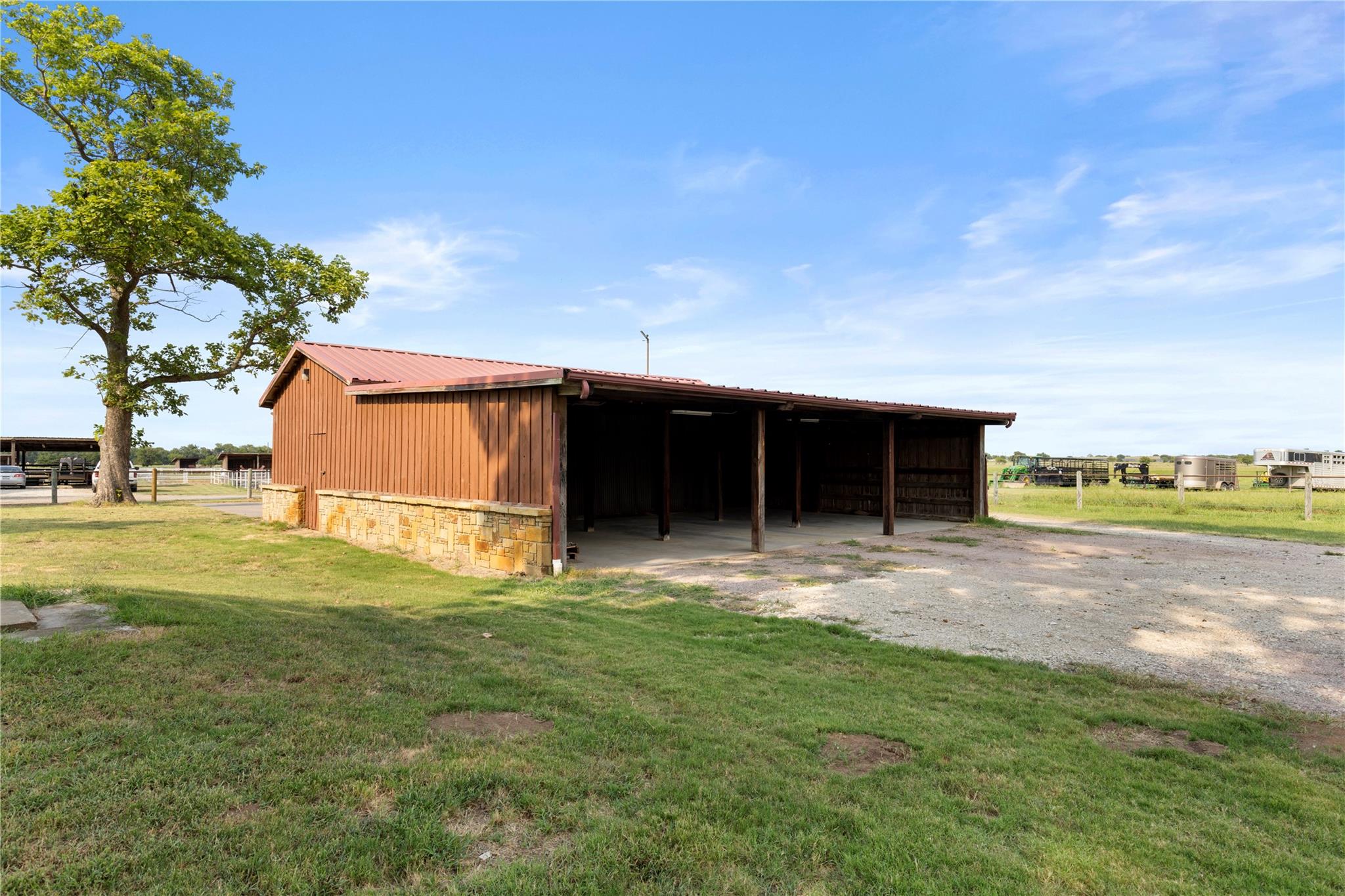 main property photo 25