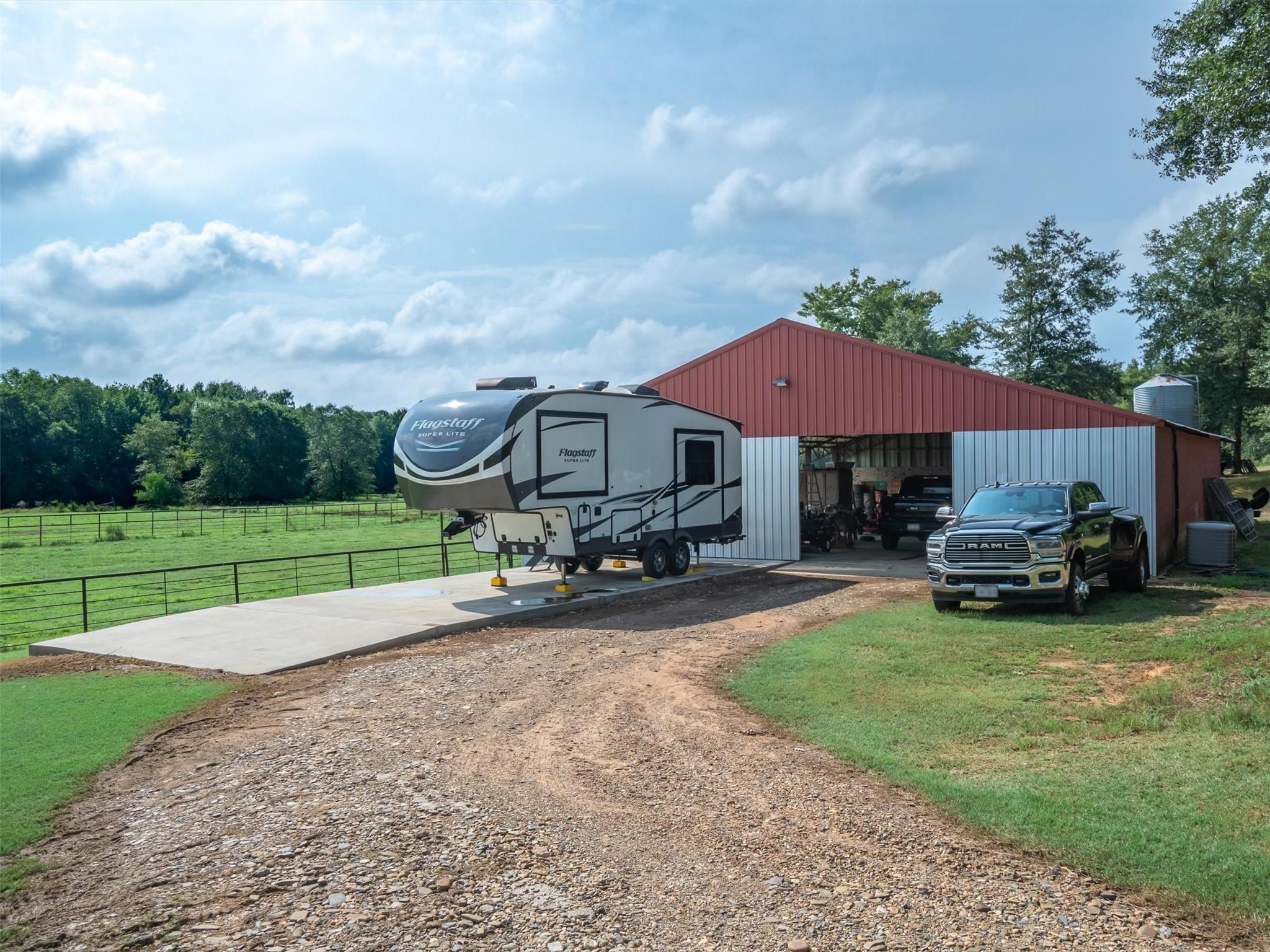 main property photo 28