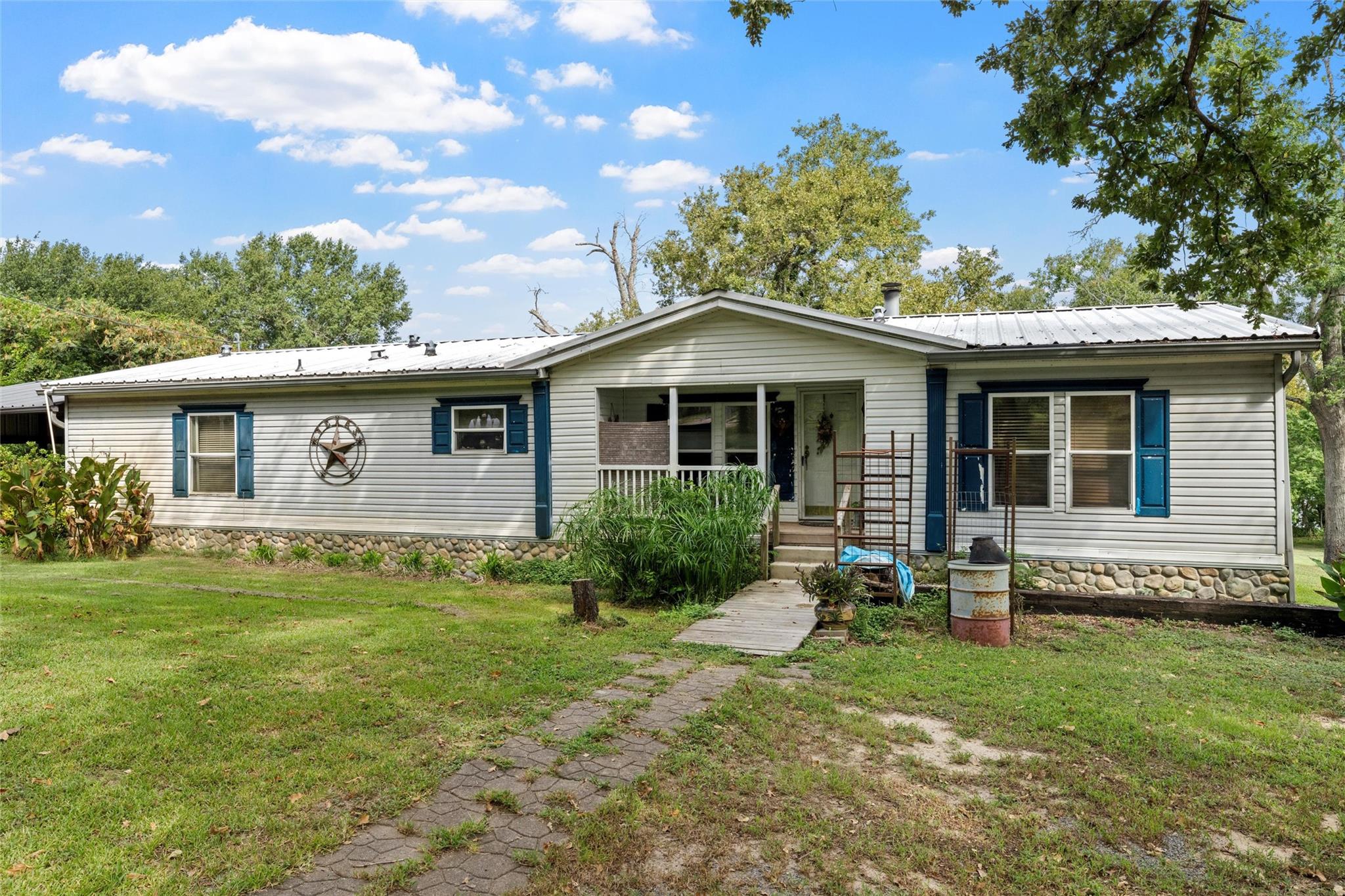main property photo 11