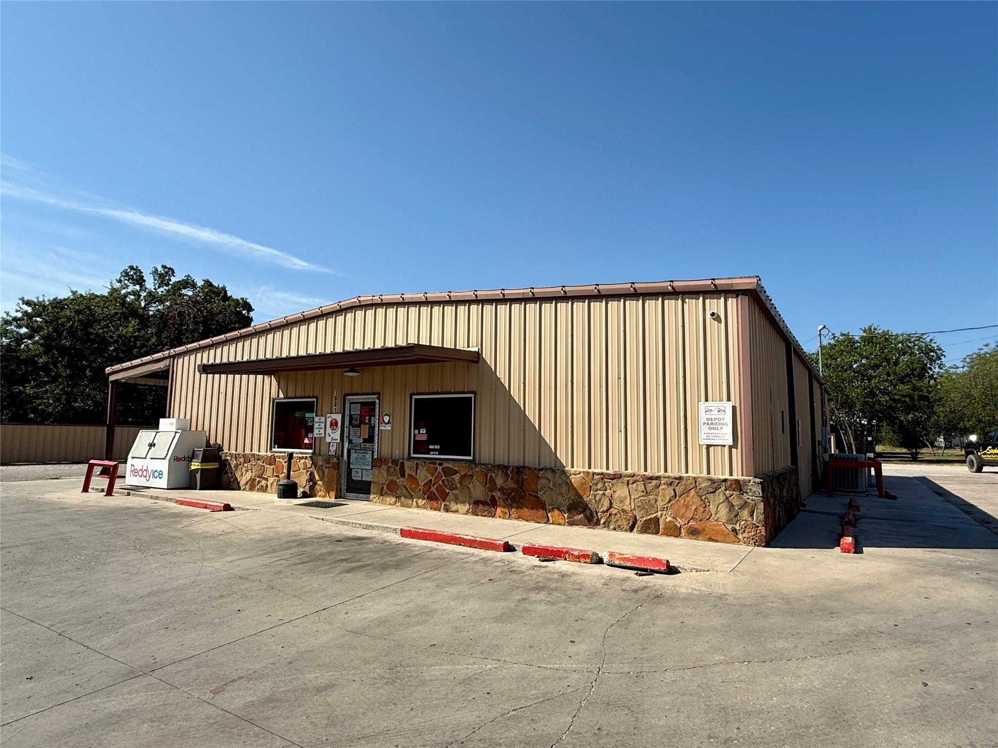 main property photo 2
