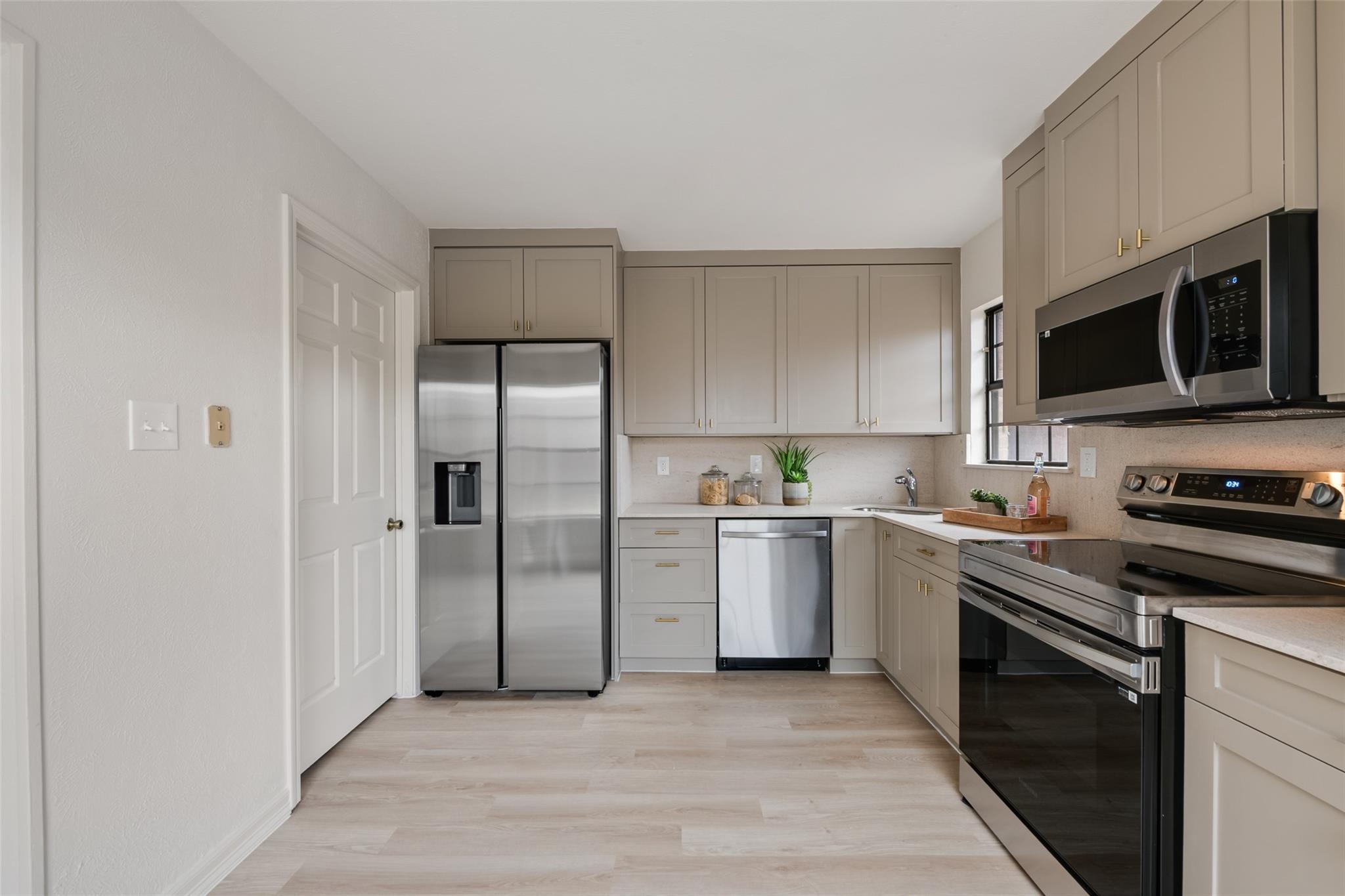 property viewer photo 9