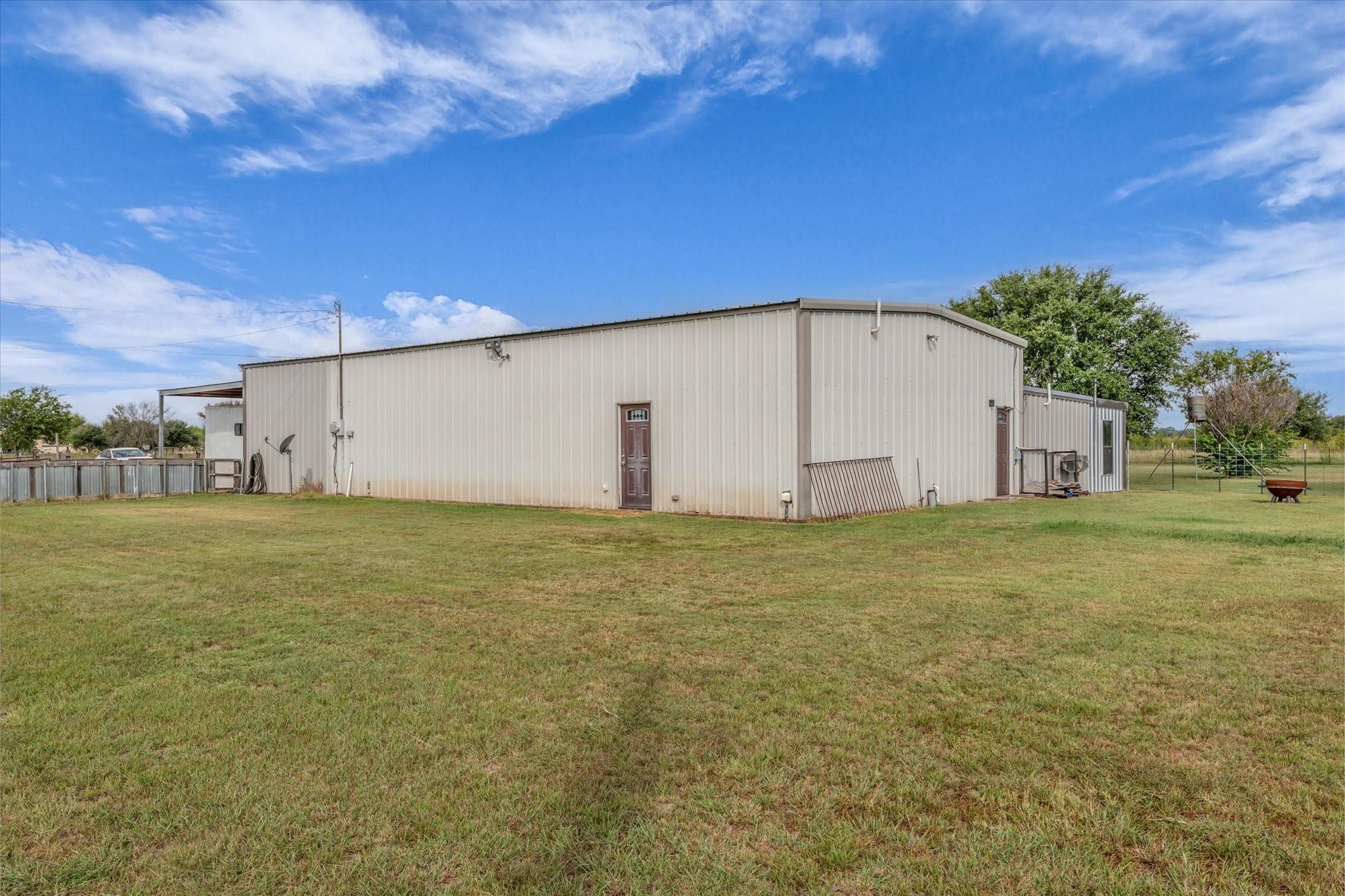 main property photo 28