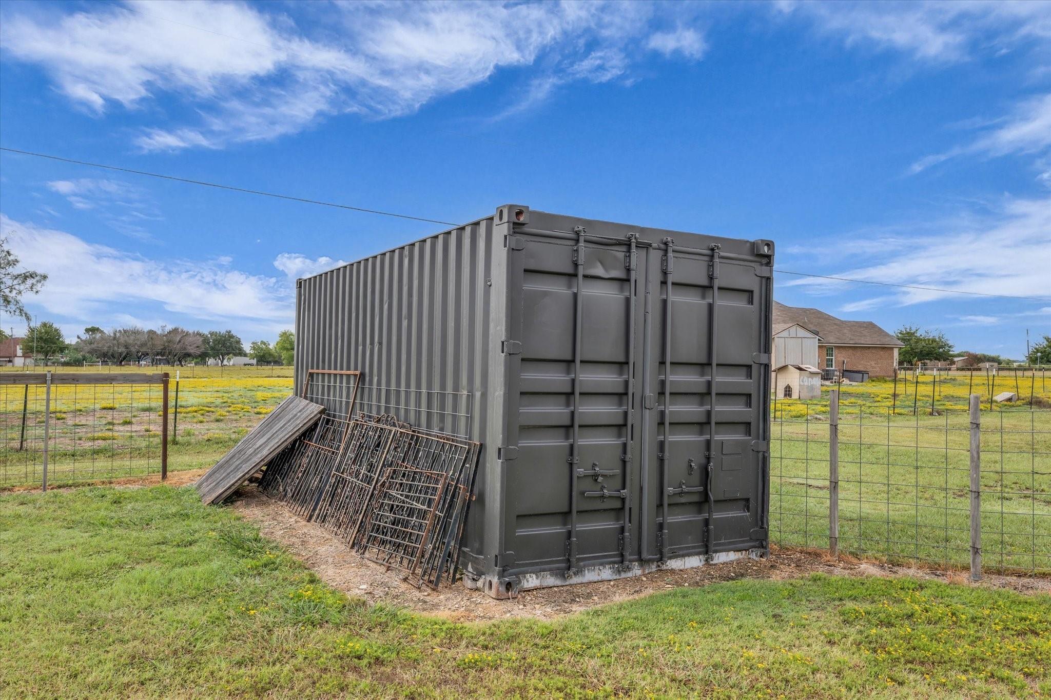 main property photo 30