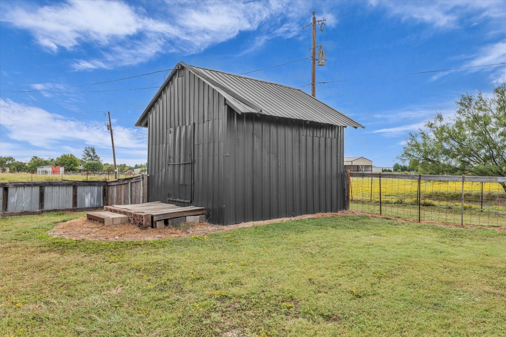 main property photo 31