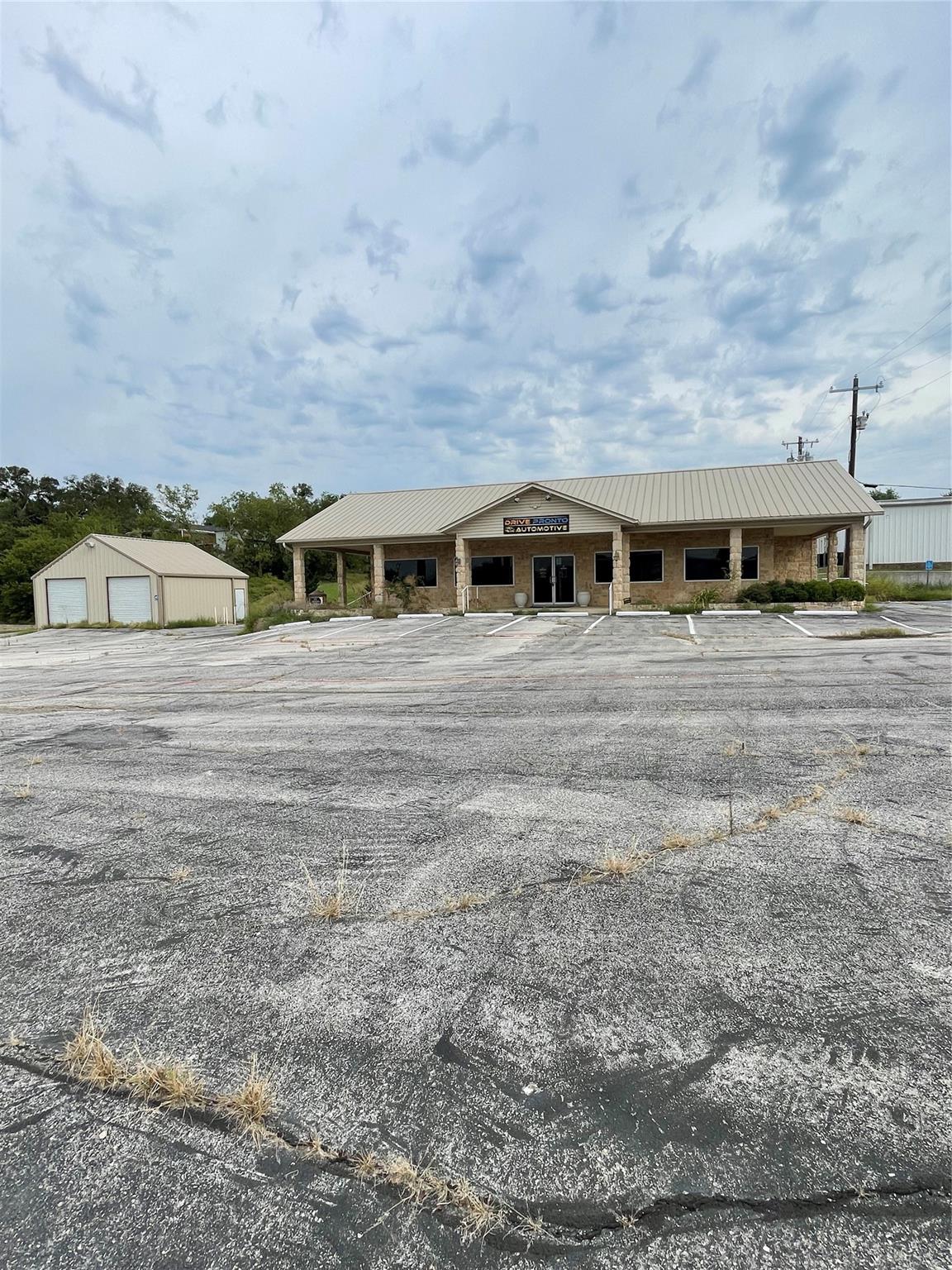 main property photo 12