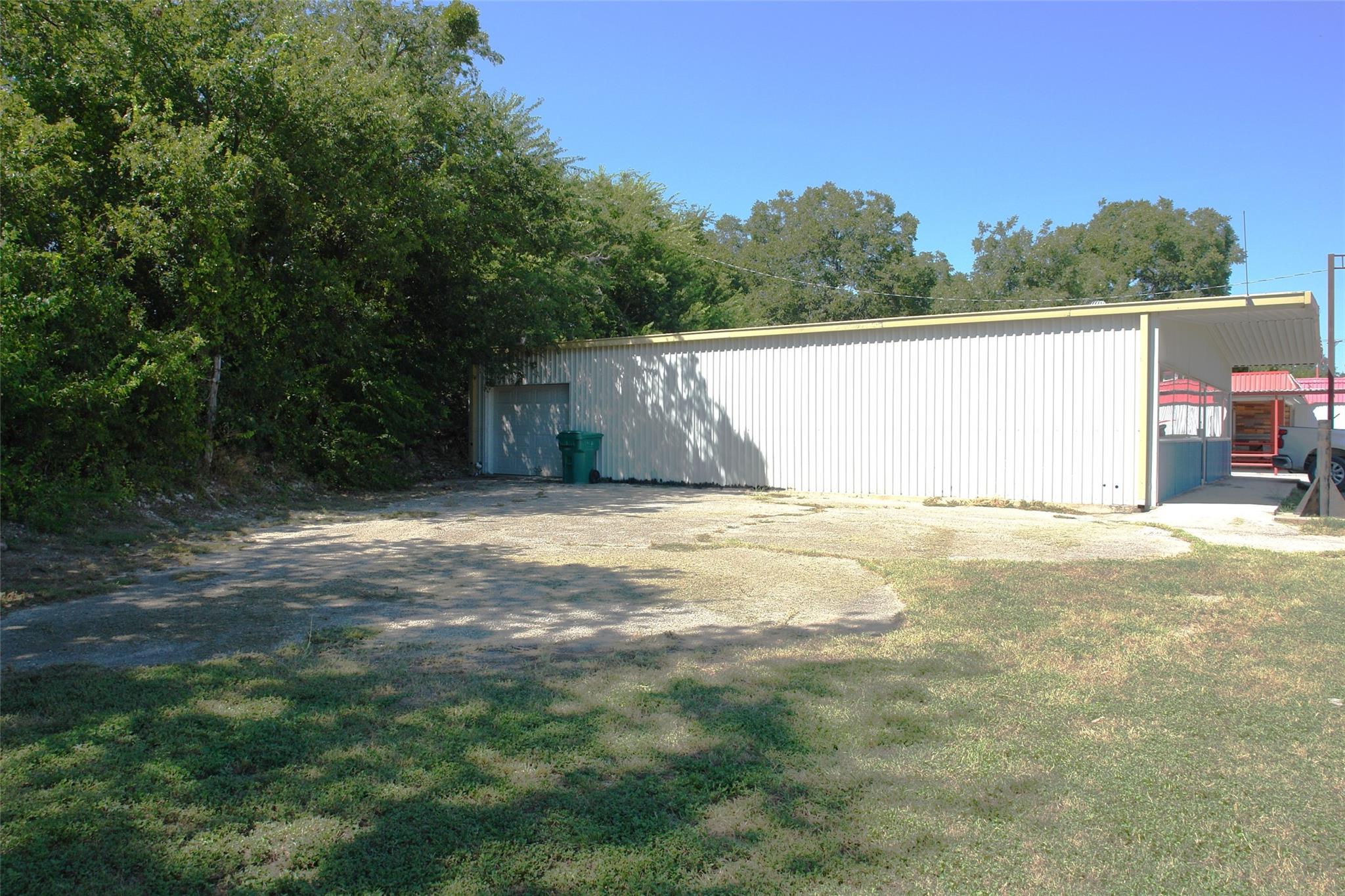 main property photo 10