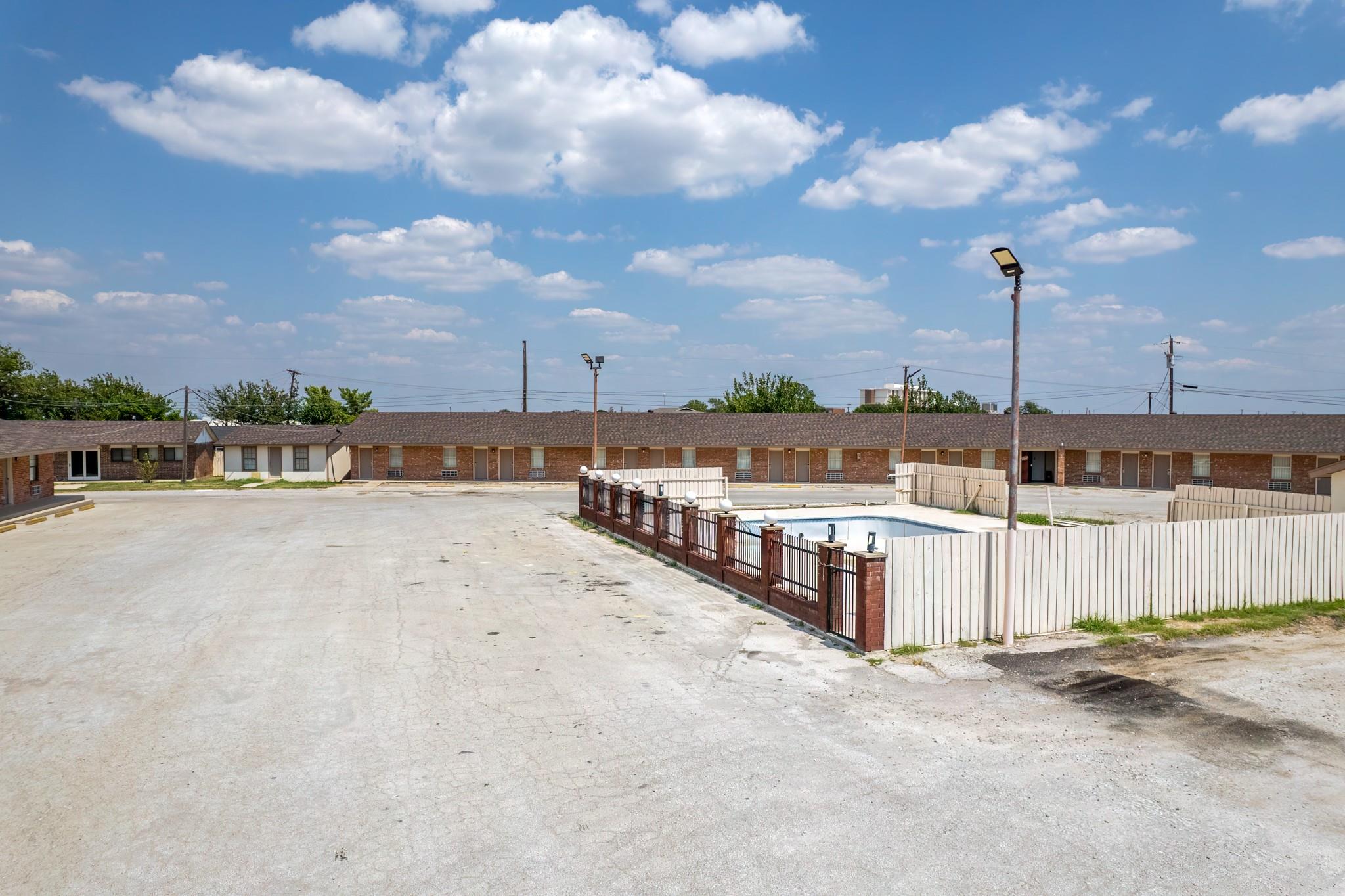 main property photo 7