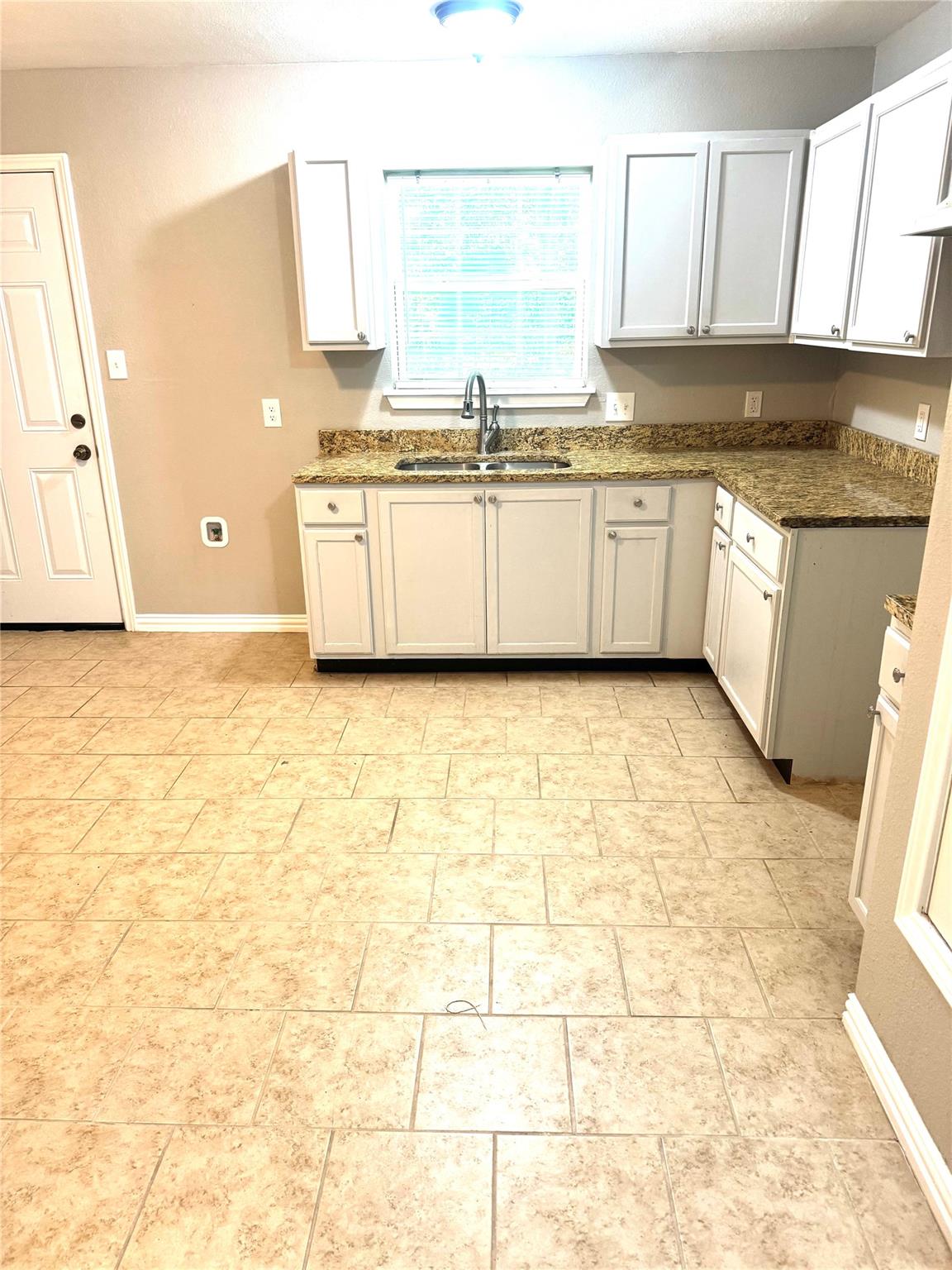 property viewer photo 10