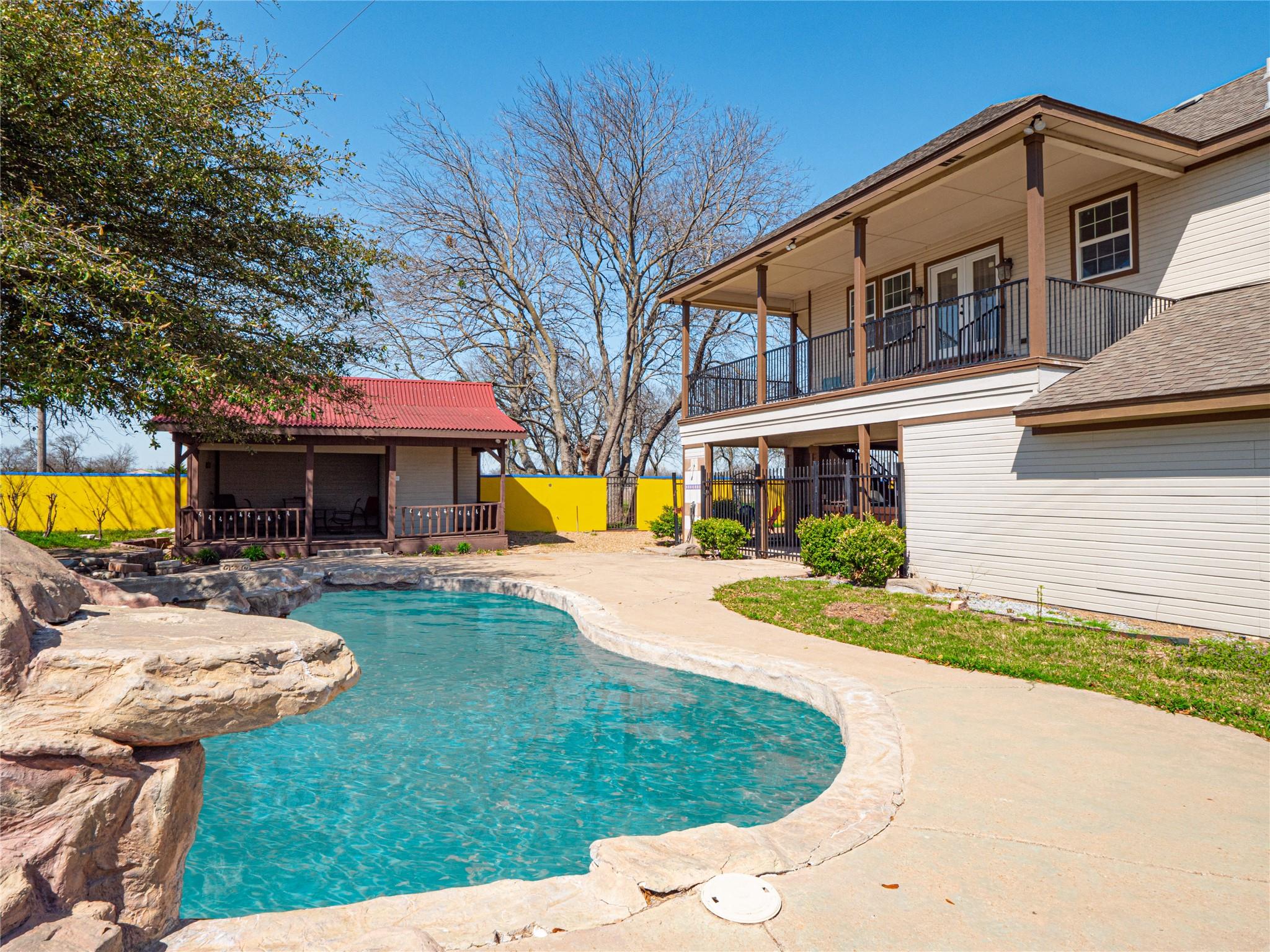 main property photo 5