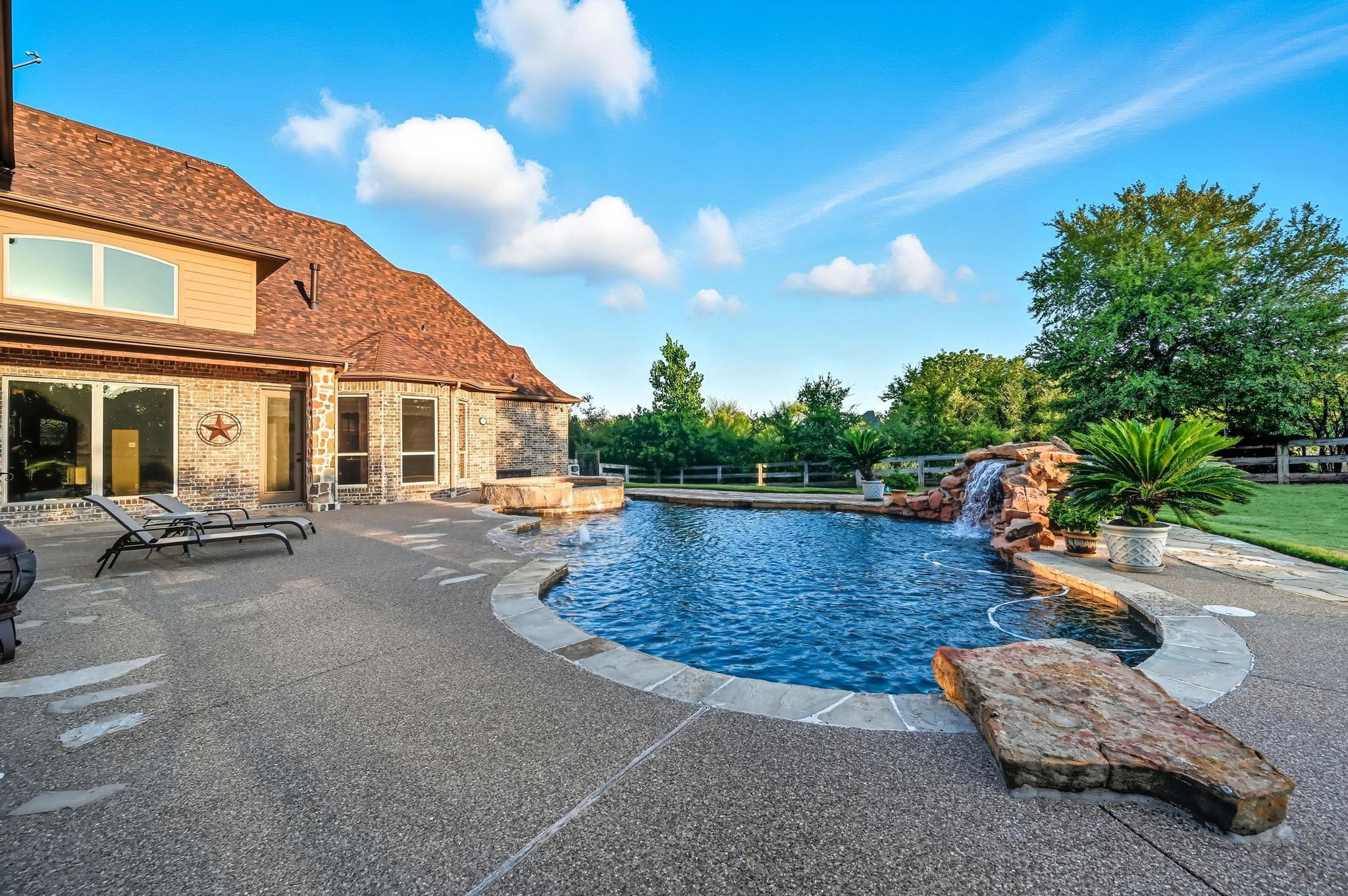 main property photo 33