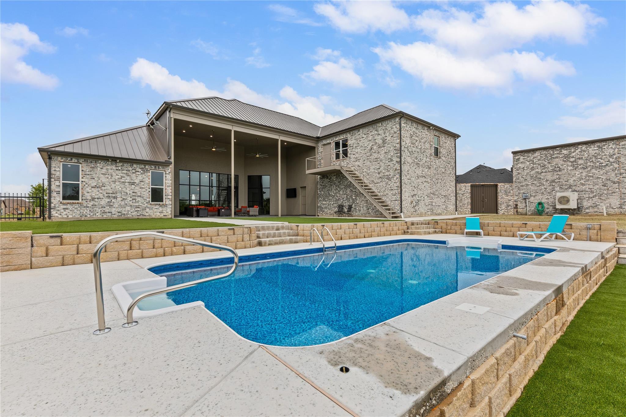main property photo 31