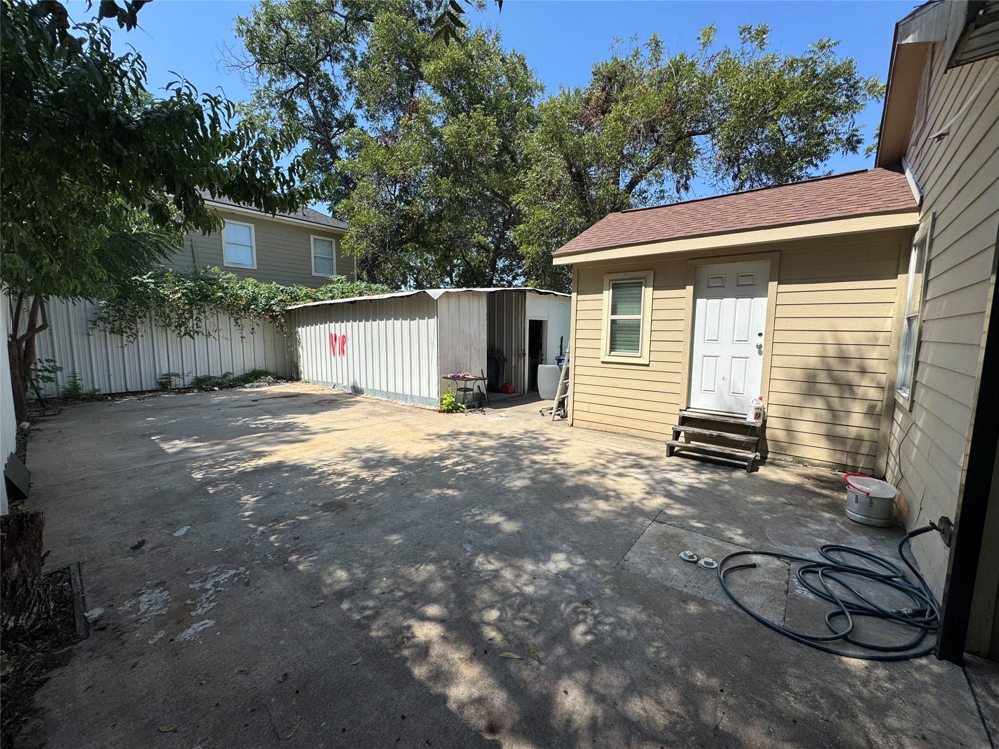 main property photo 17