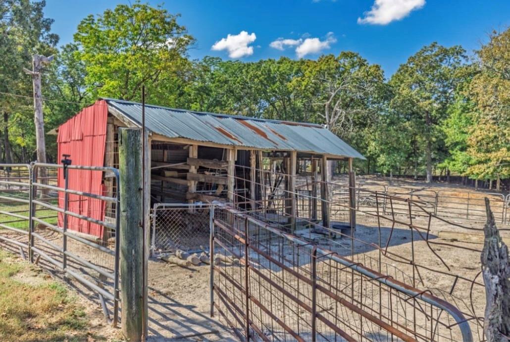main property photo 32