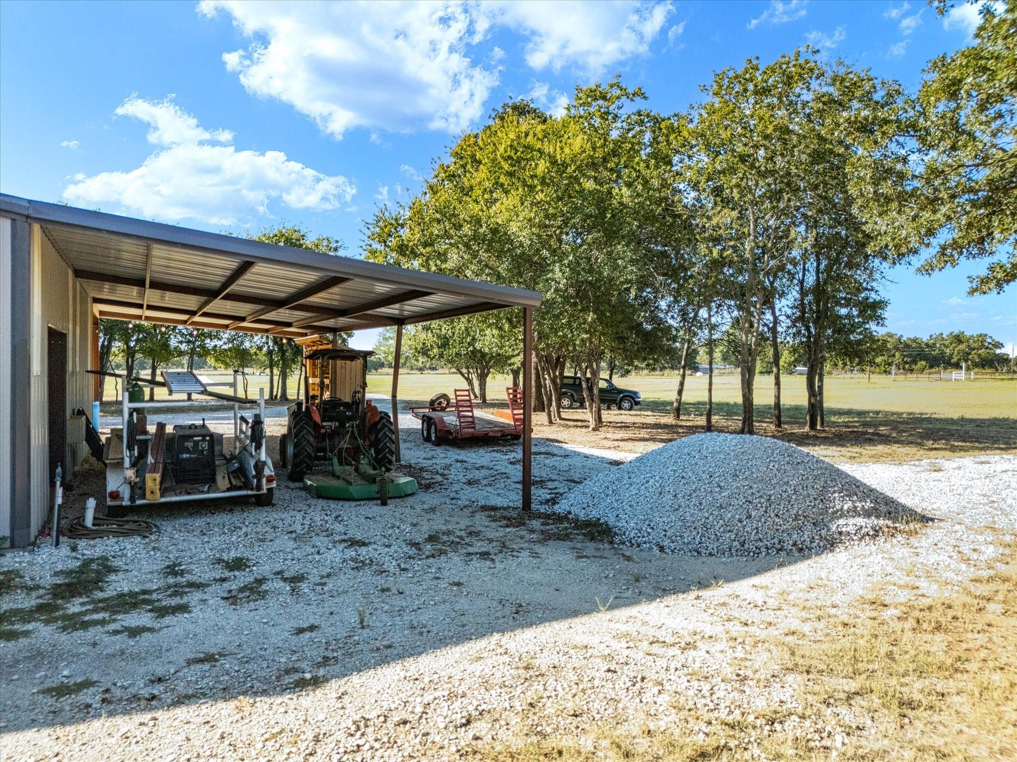 main property photo 28