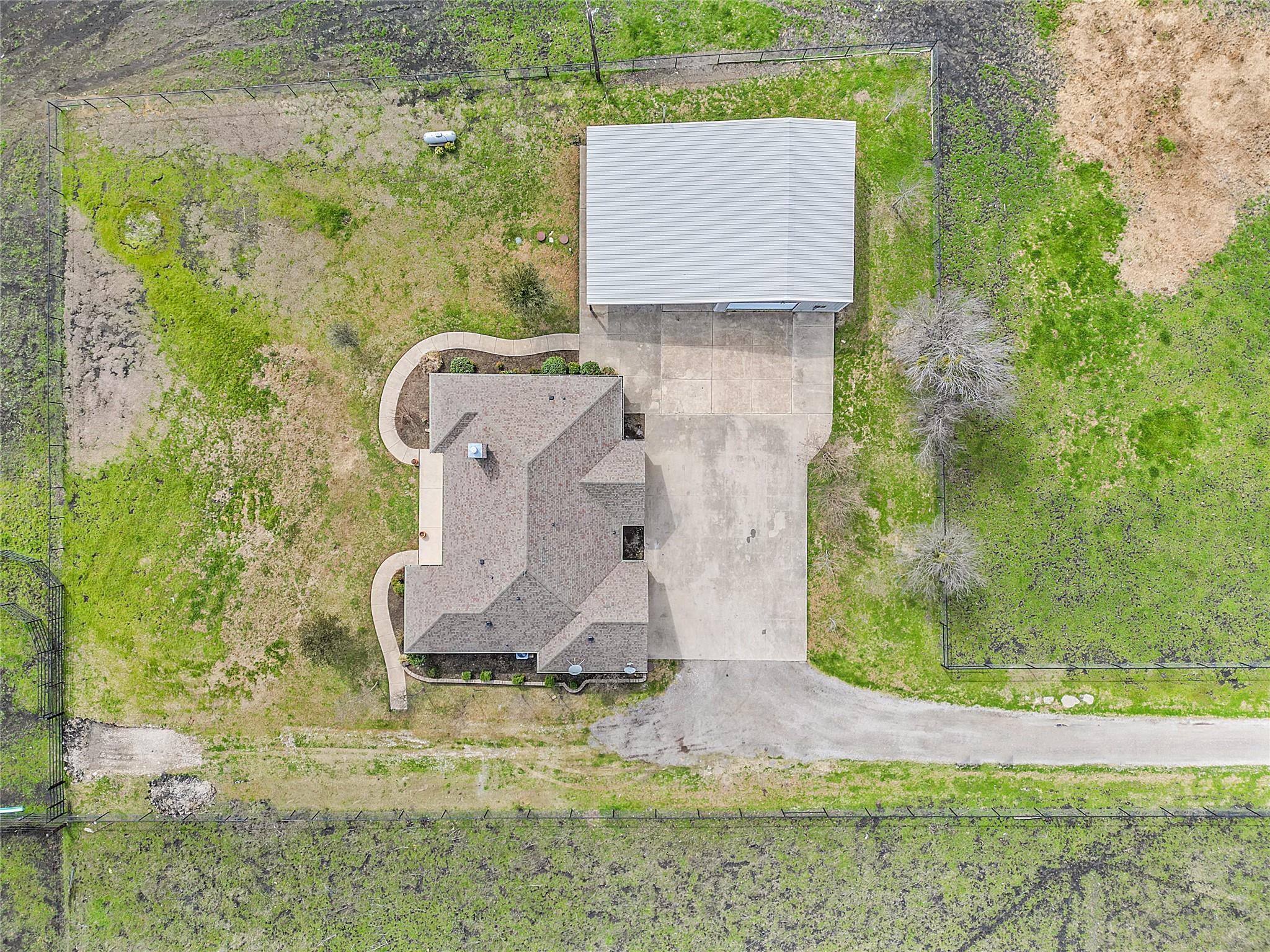 main property photo 32