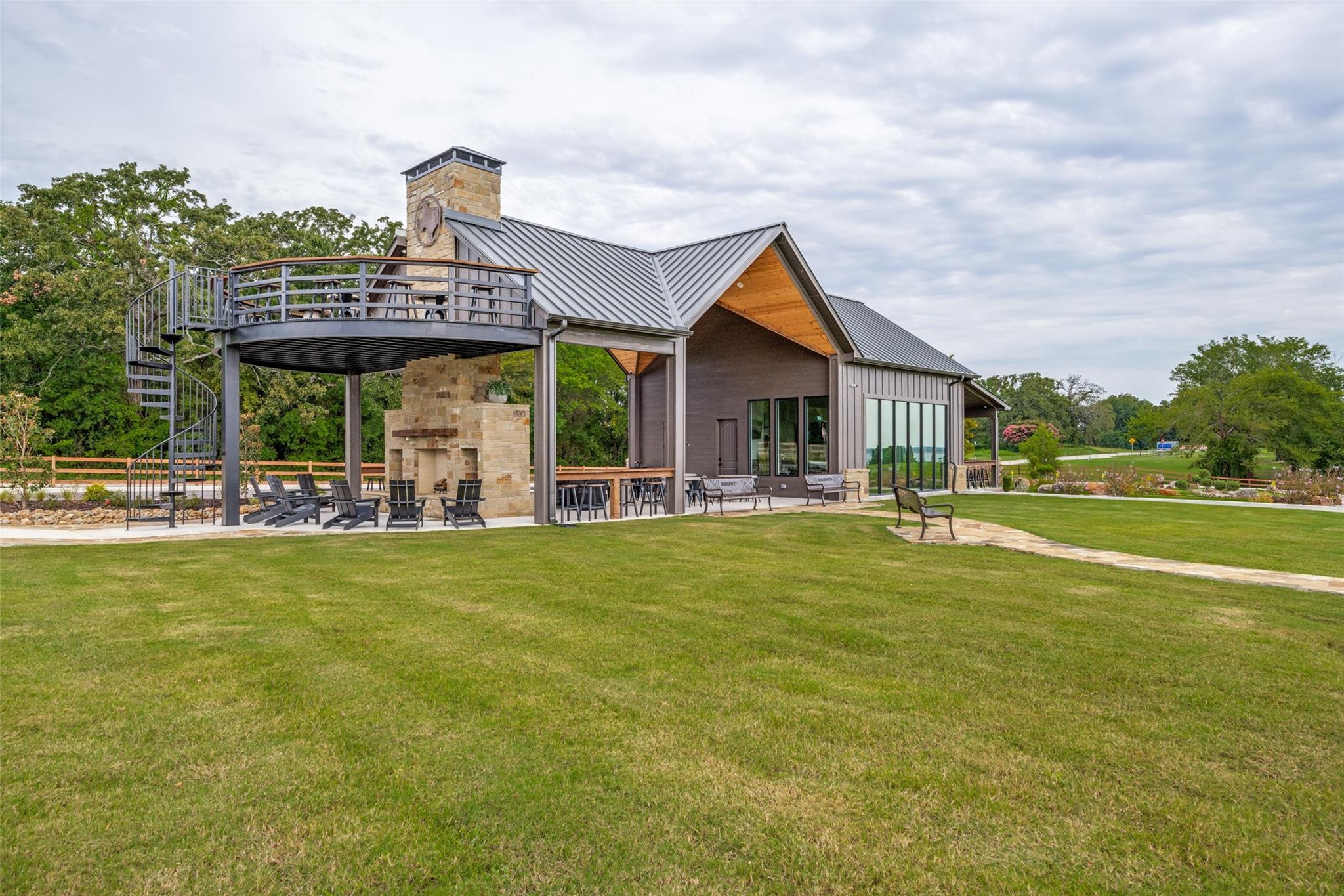 main property photo 14